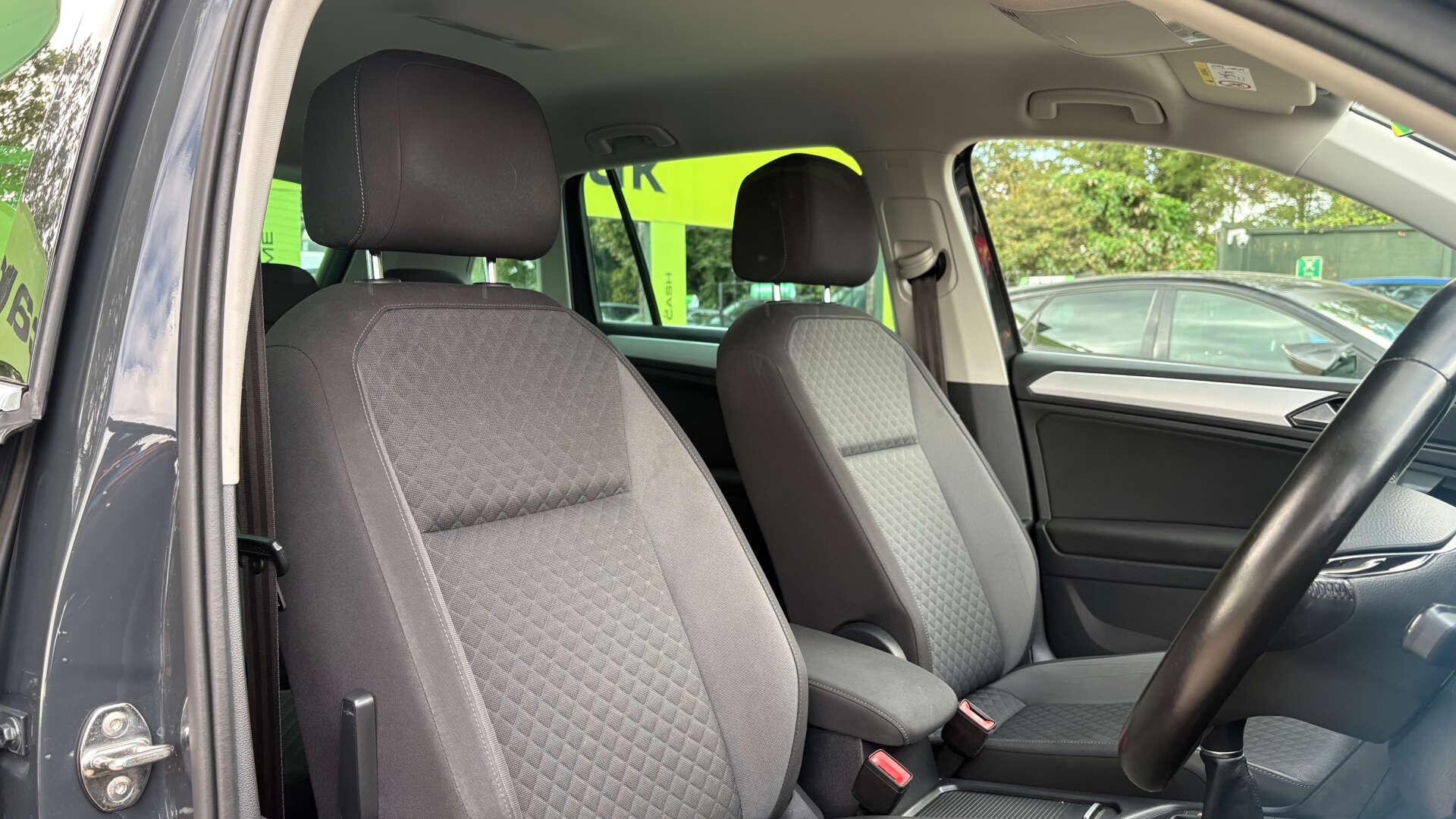 Volkswagen Tiguan view 2
