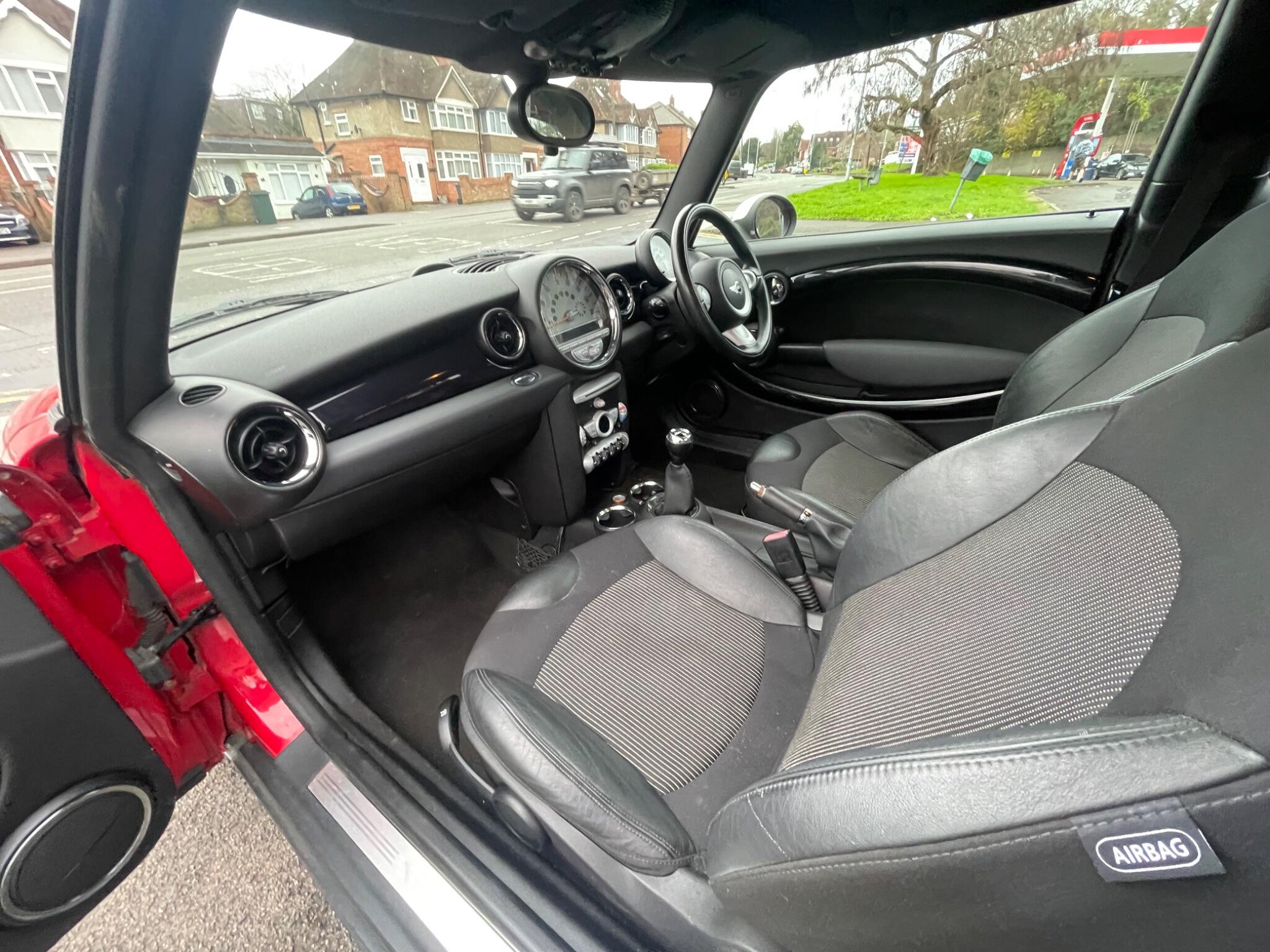 2007 MINI Hatch image 40