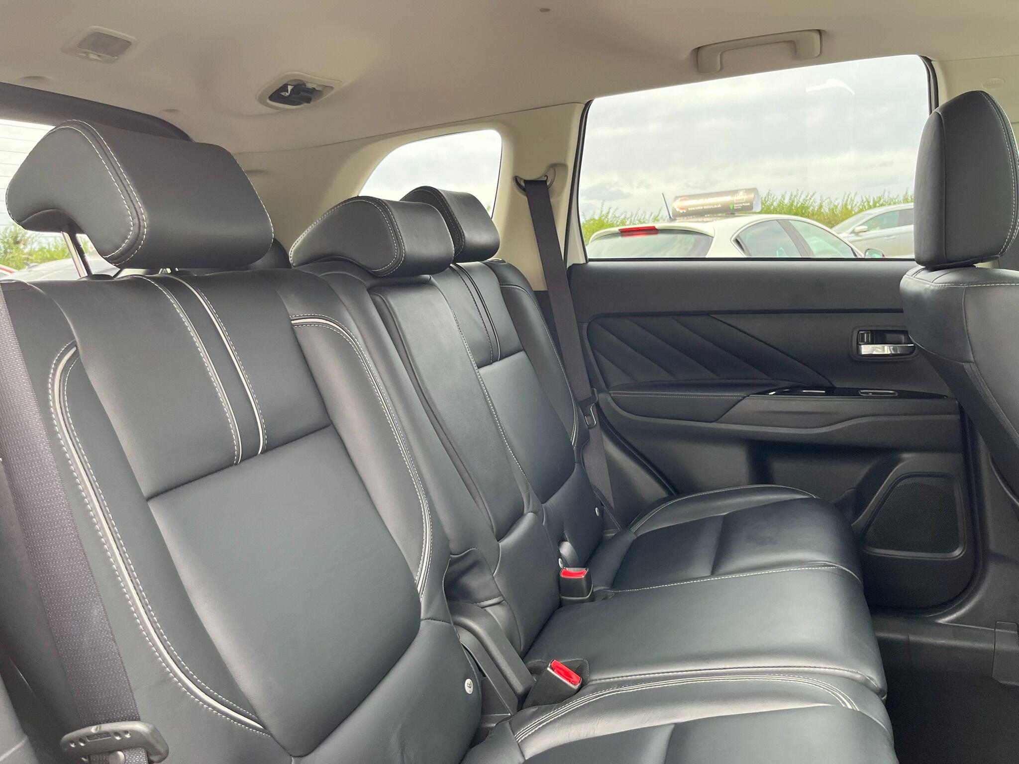 Mitsubishi Outlander view 36