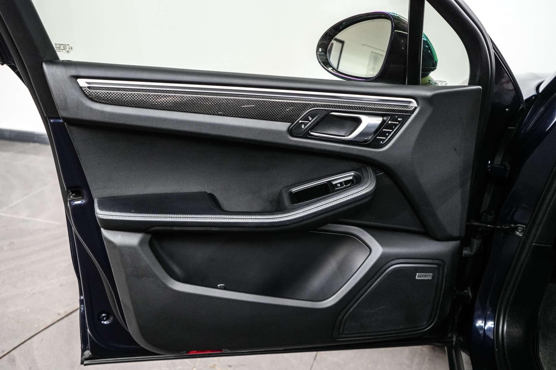 Porsche Macan view 21
