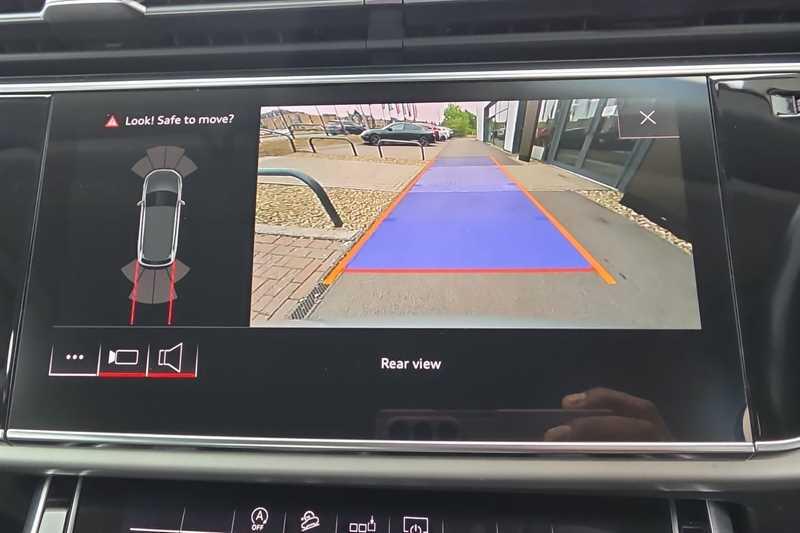 Audi Q7 view 19