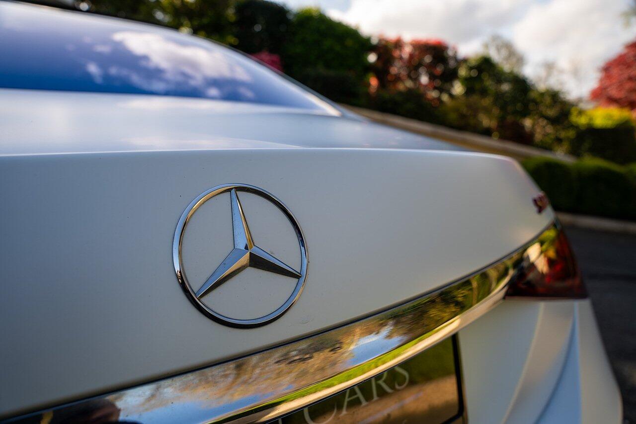 Mercedes-Benz S-Class view 13