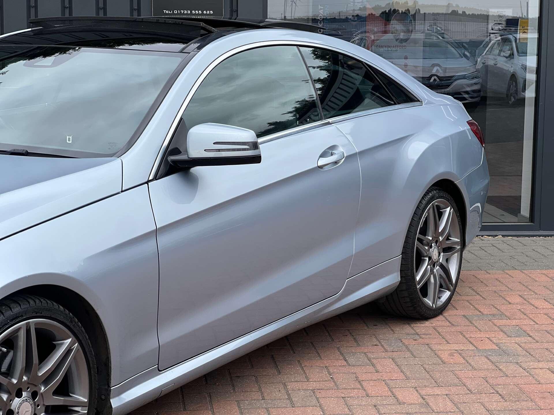 Mercedes-Benz E-Class view 3