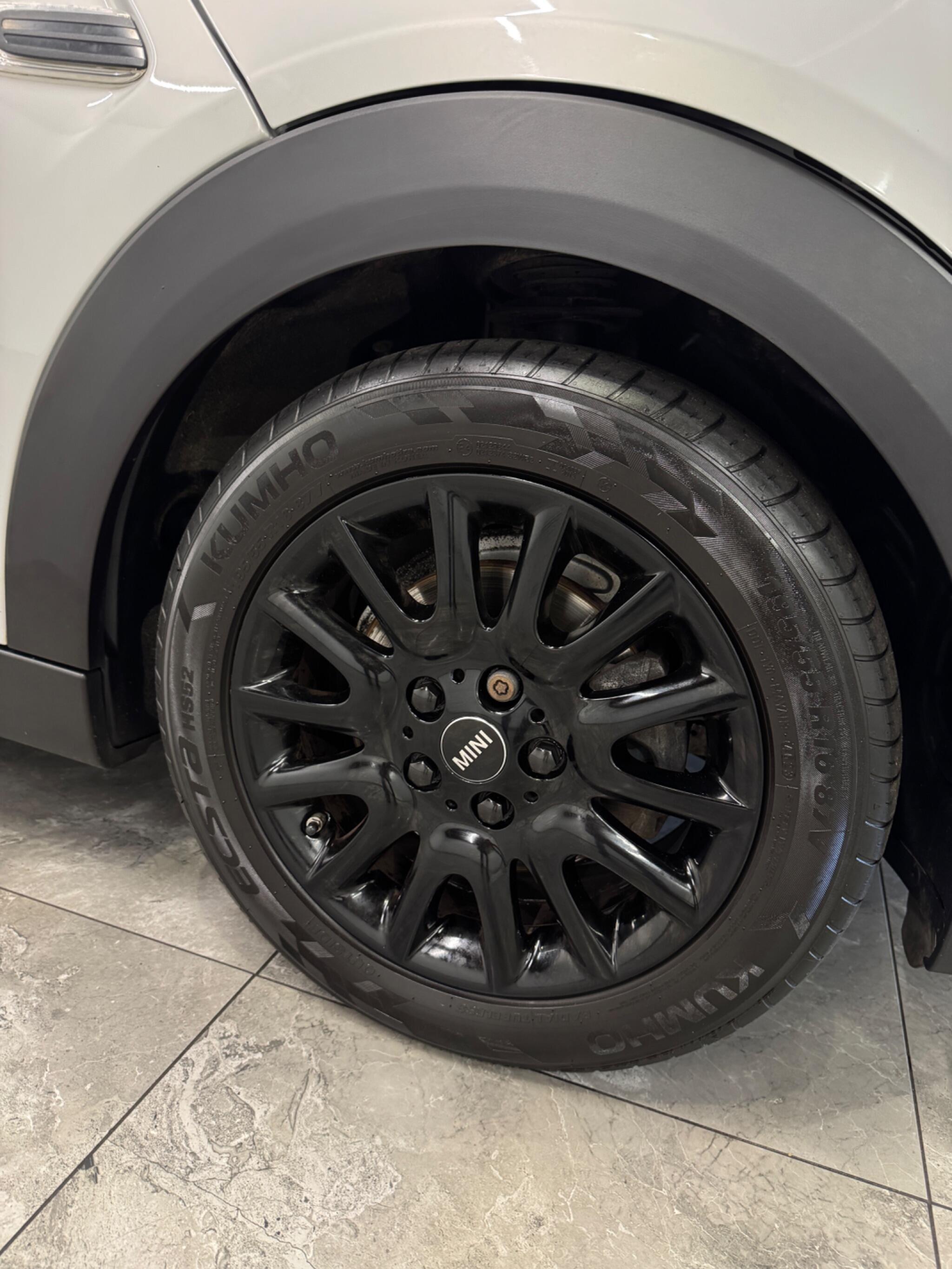 Mini Hatch view 24