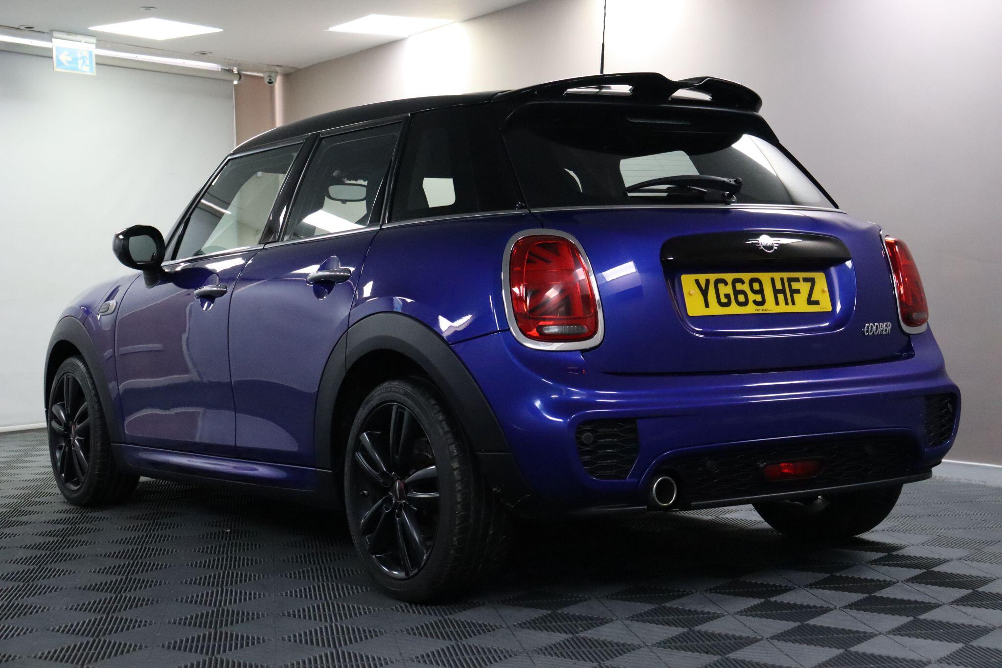 Mini Hatch view 22