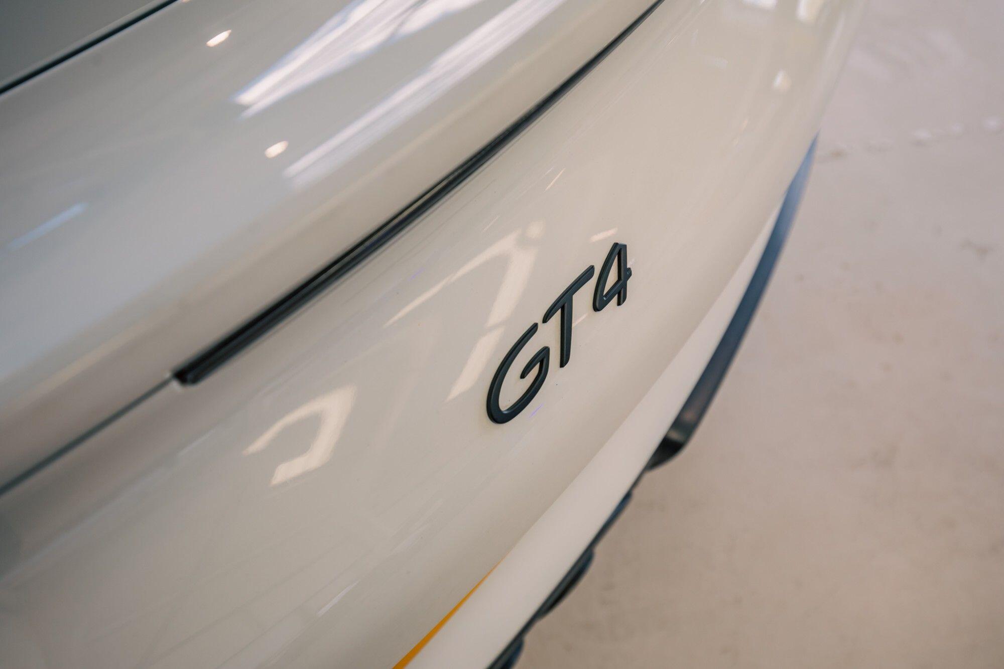Porsche Cayman view 10