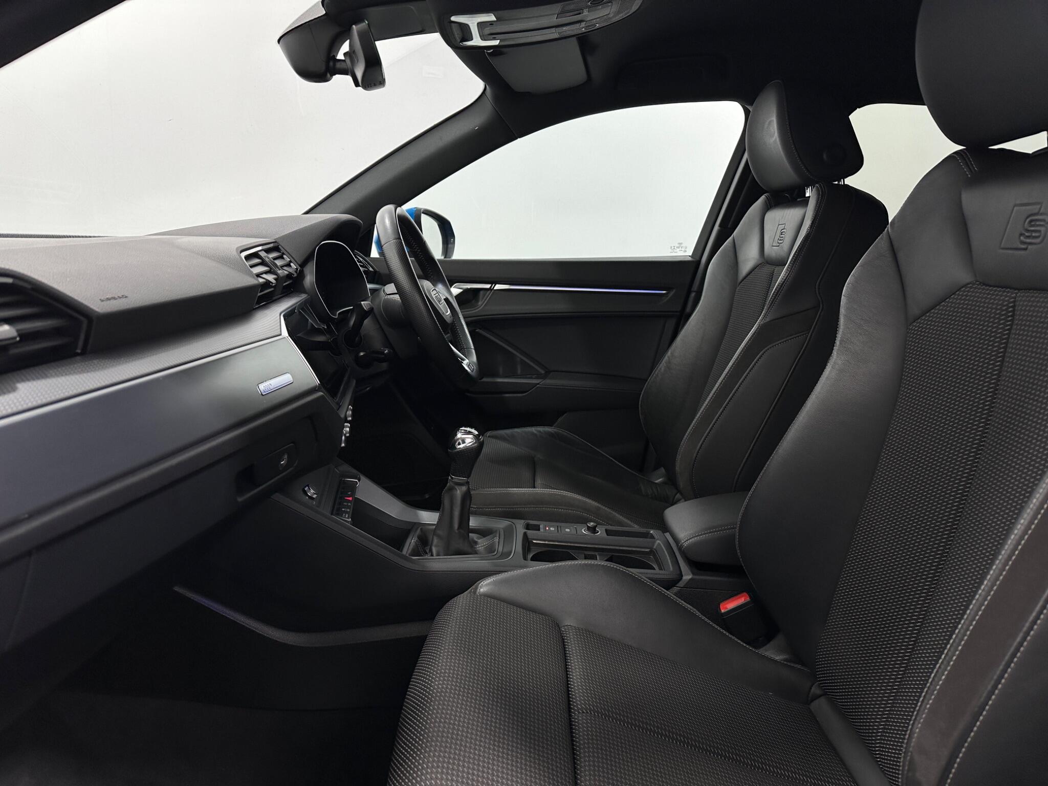 Audi Q3 view 35