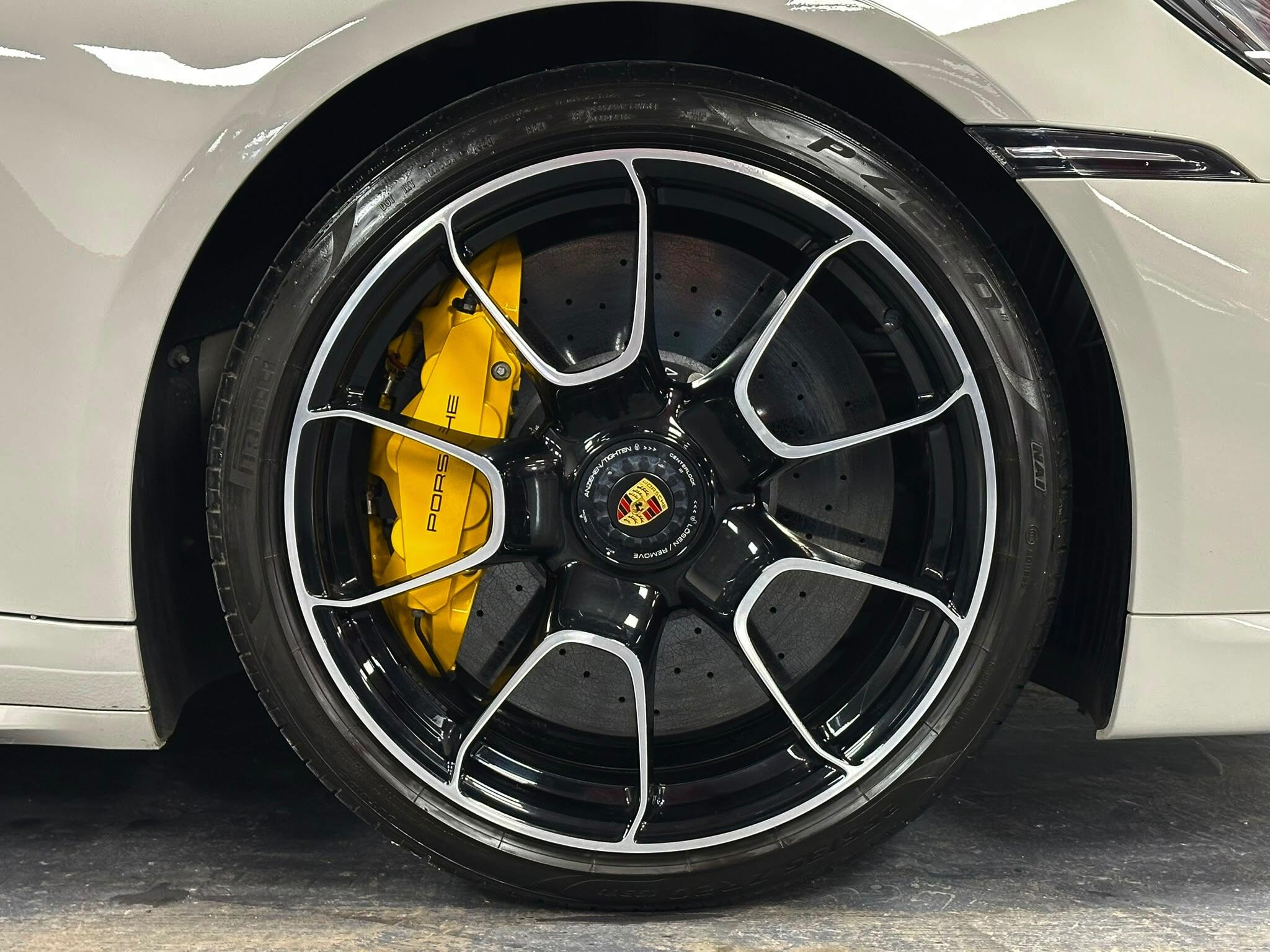 Porsche 911 view 13