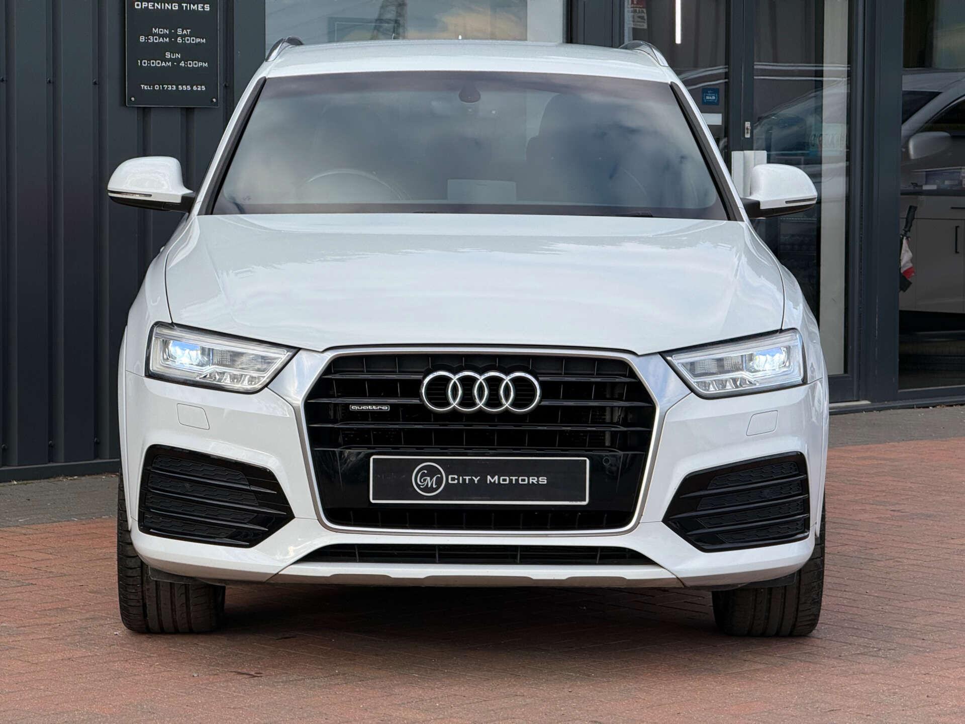 Audi Q3 view 11