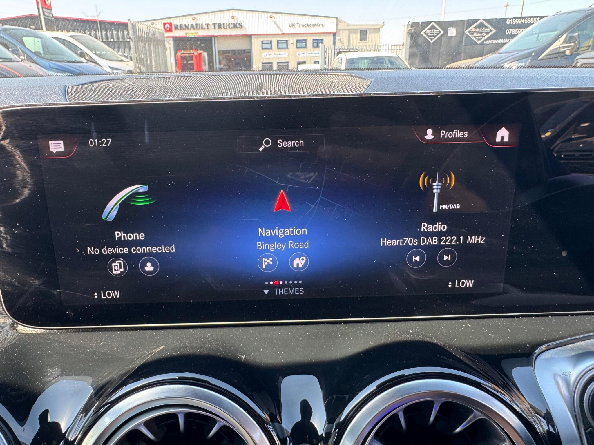 Mercedes-Benz GLB view 41
