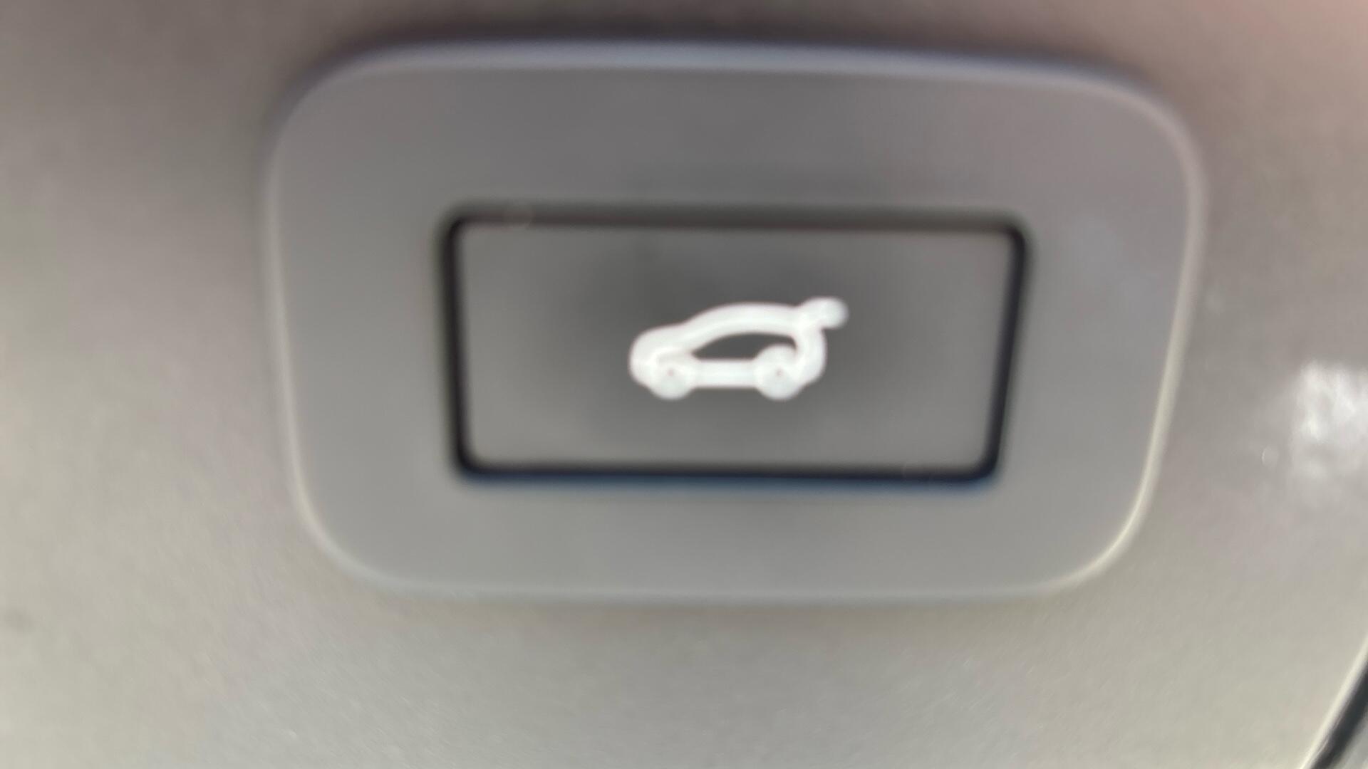 Land Rover Range Rover Velar view 27