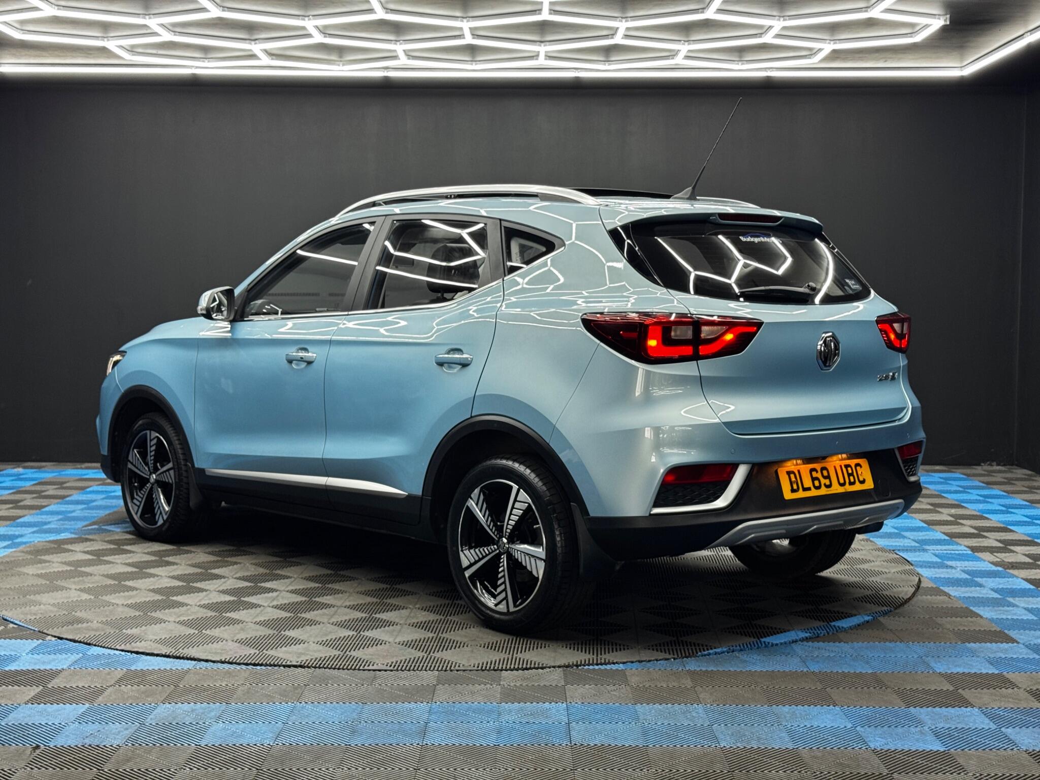 MG ZS view 7