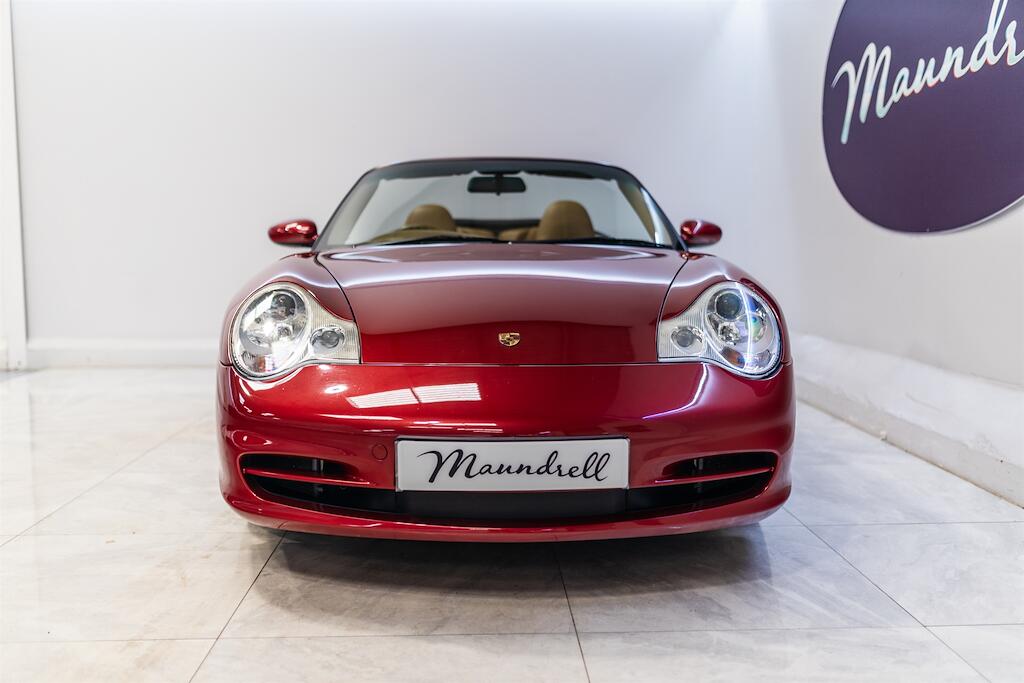 Porsche 911 view 5