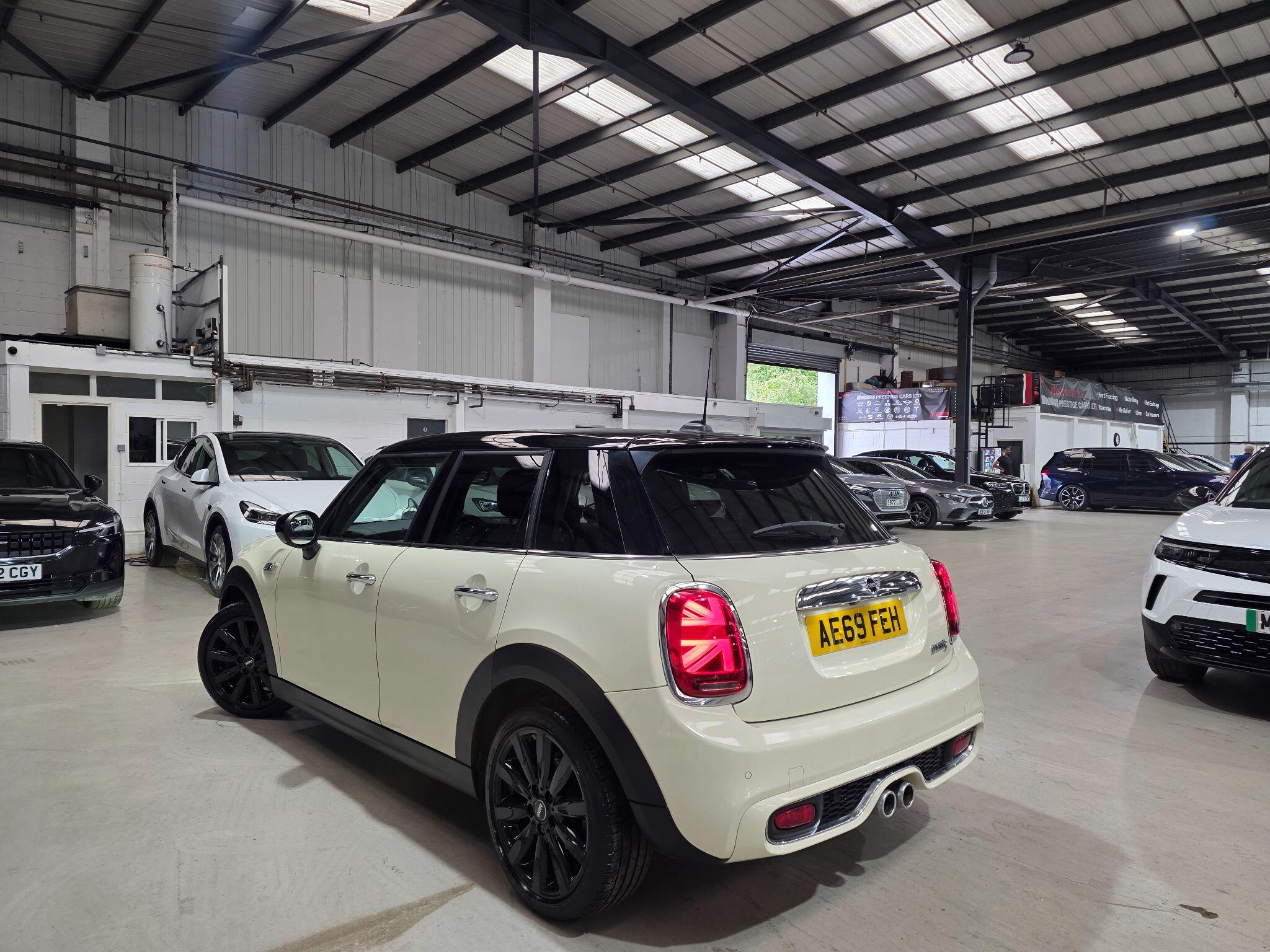 Mini Hatch view 26