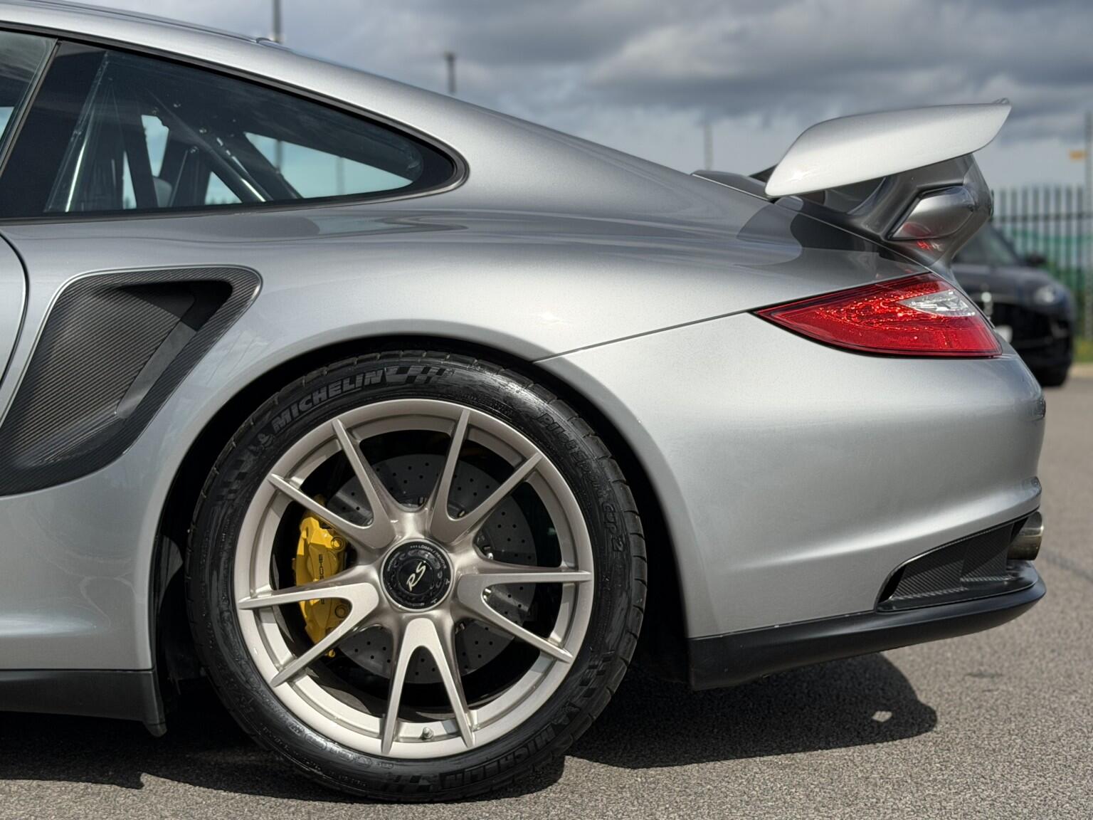 Porsche 911 view 44