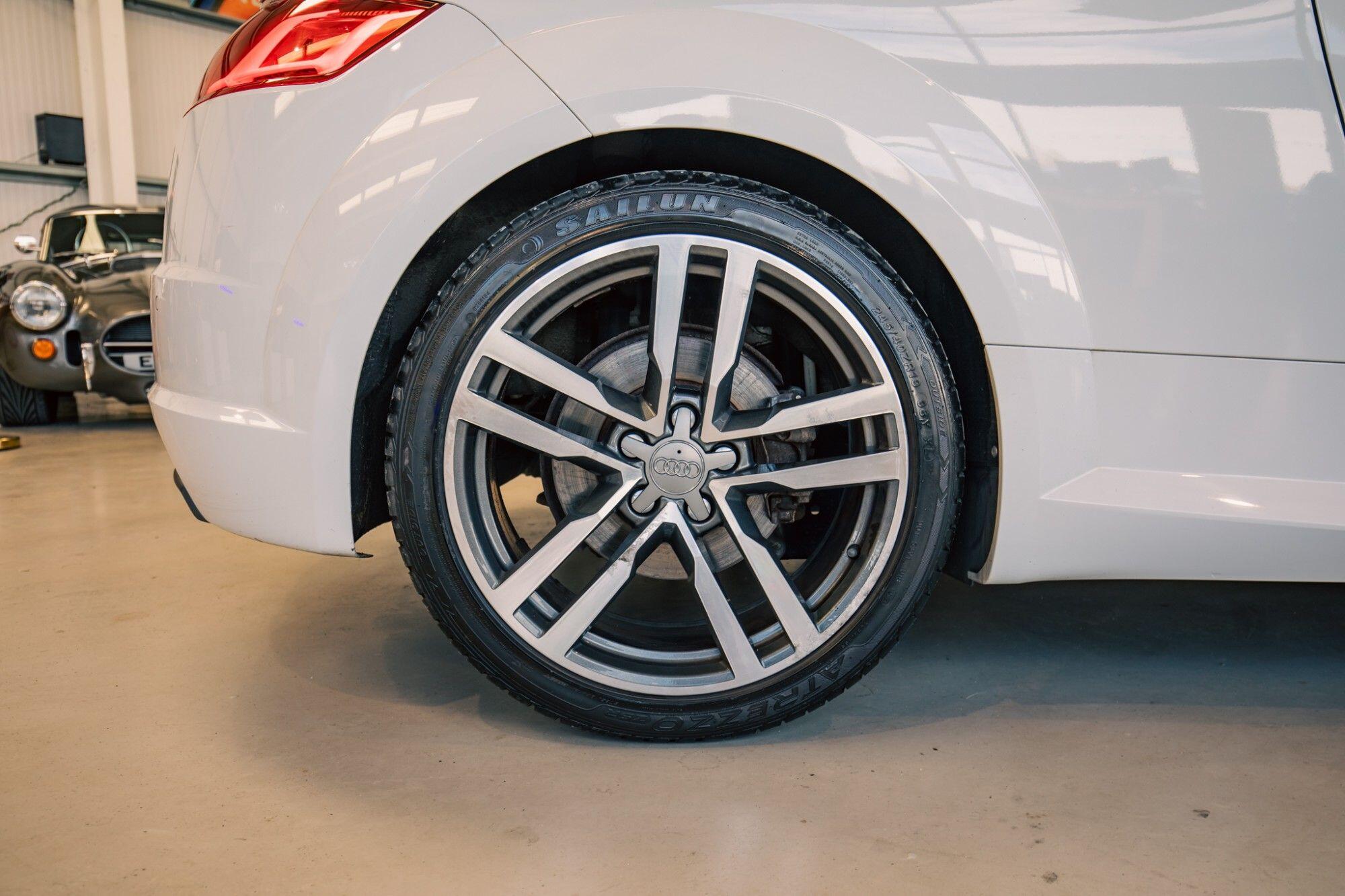 Audi TT view 7