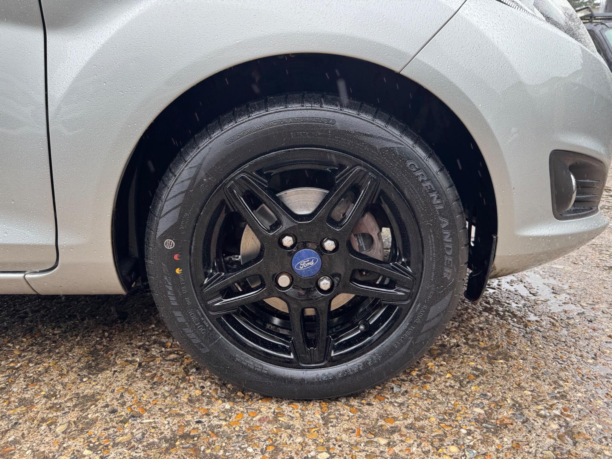 Ford Fiesta view 27