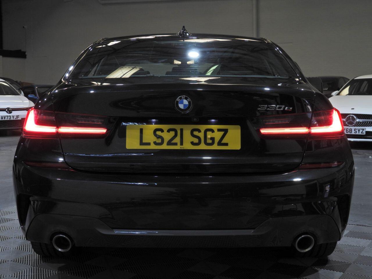 BMW 3 Series view 18