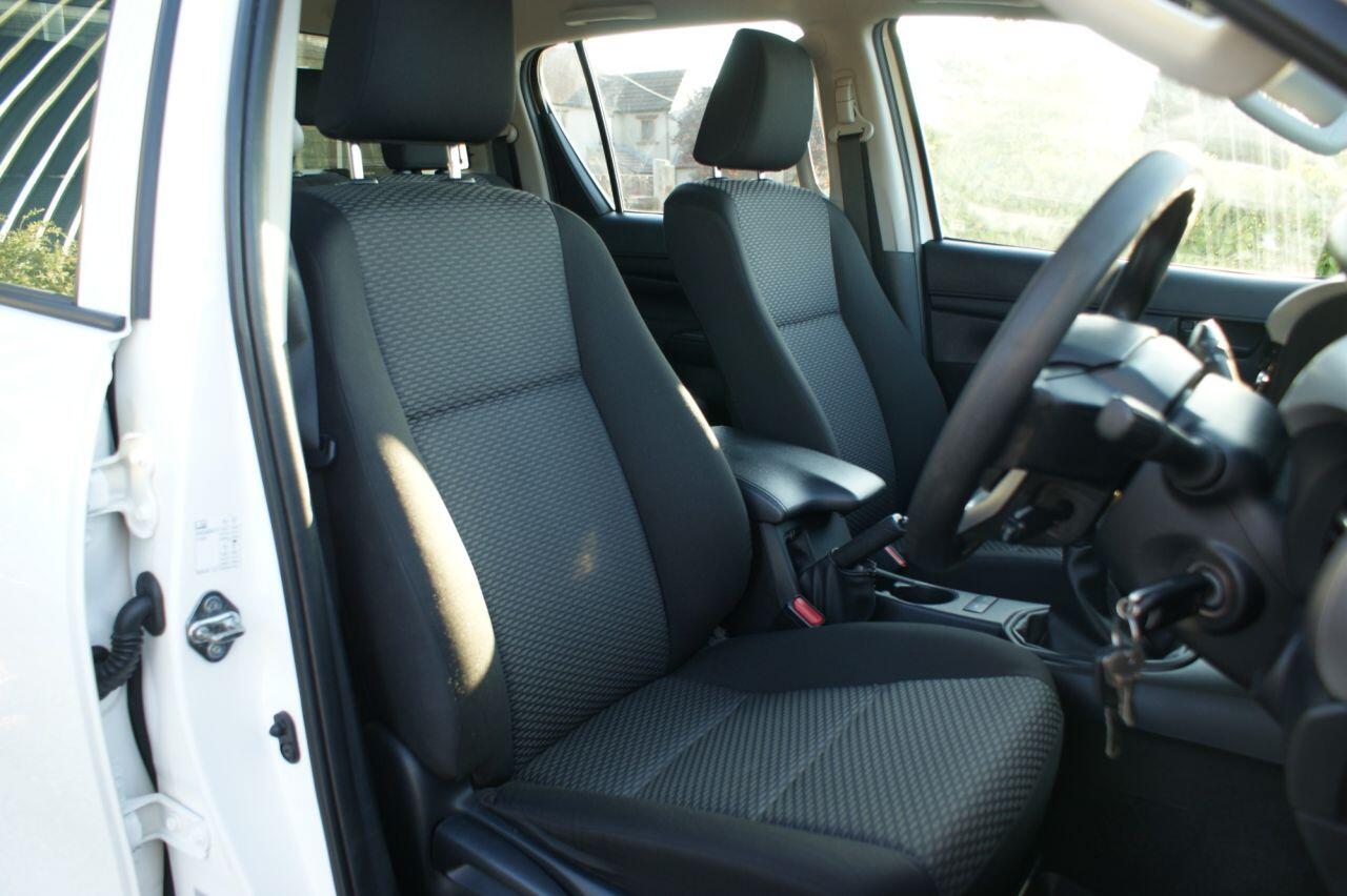 Toyota Hilux view 39
