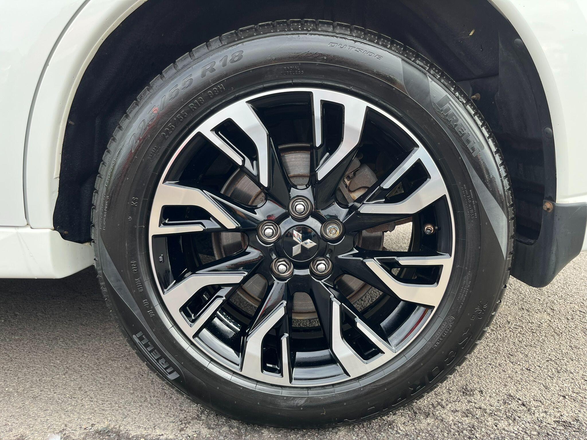 Mitsubishi Outlander view 42