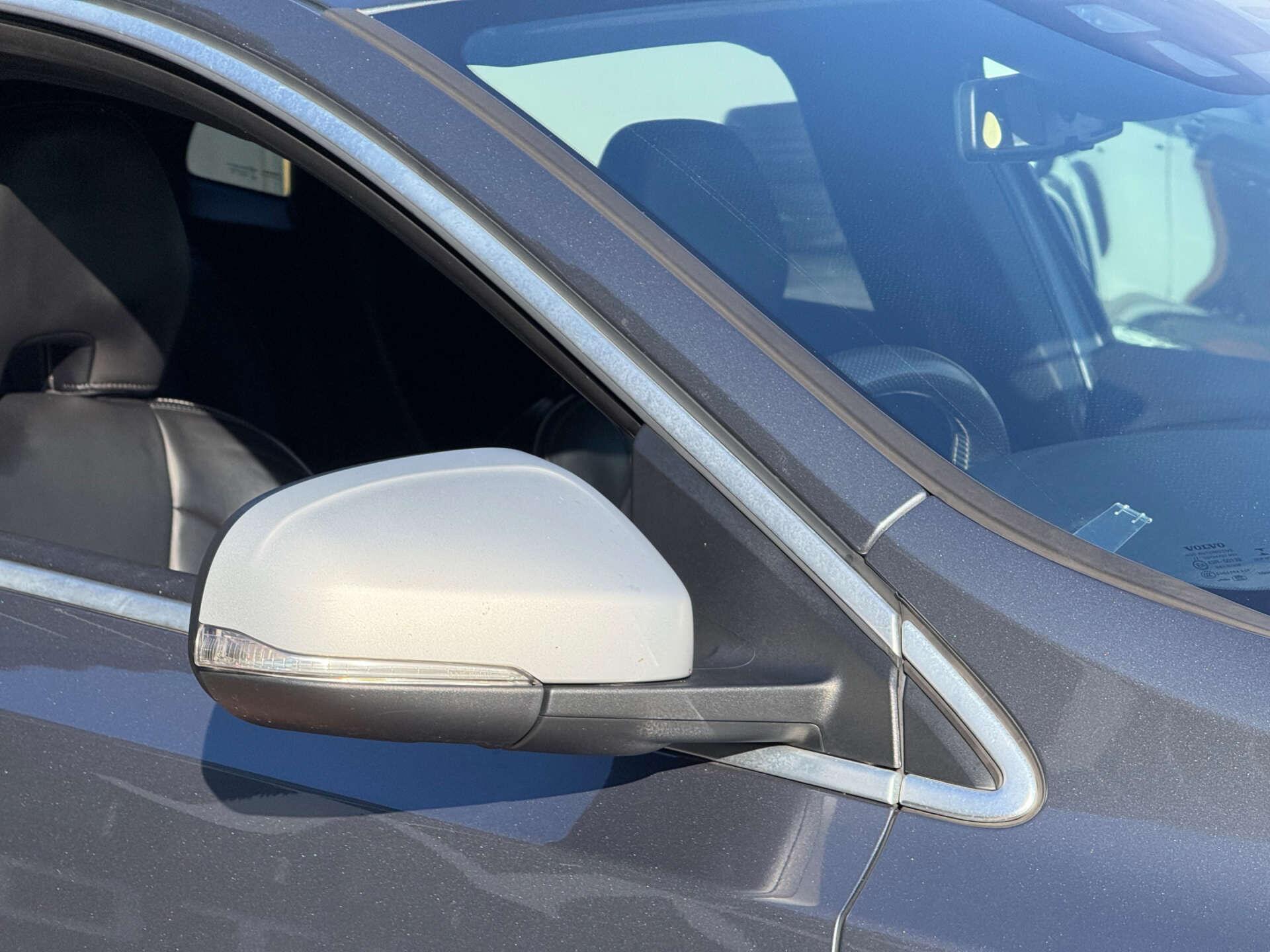 Volvo V40 view 17