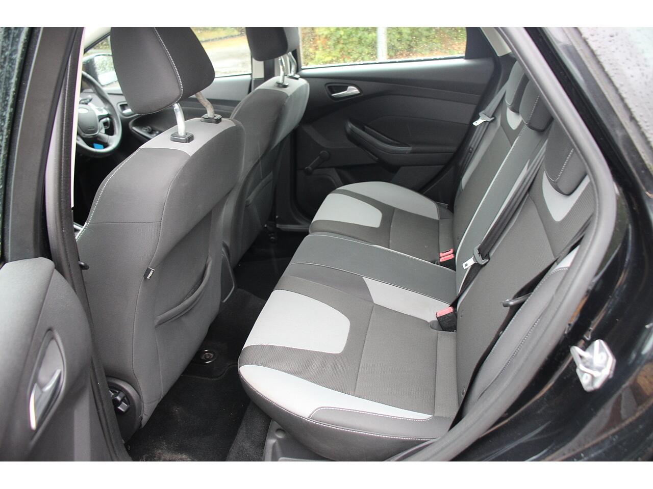 Ford Focus view 13