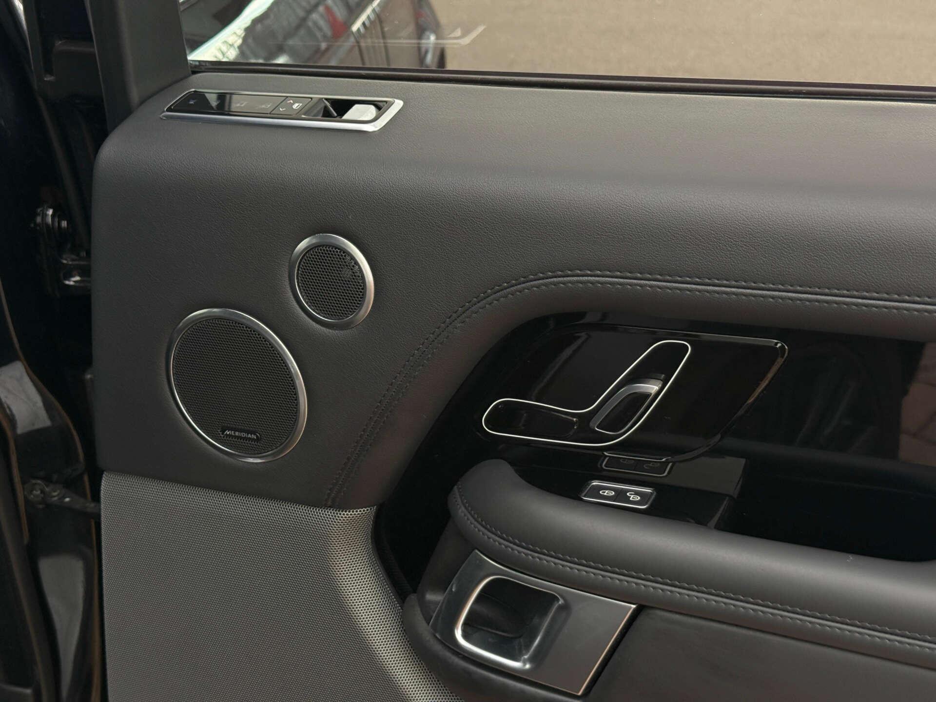 Land Rover Range Rover view 32