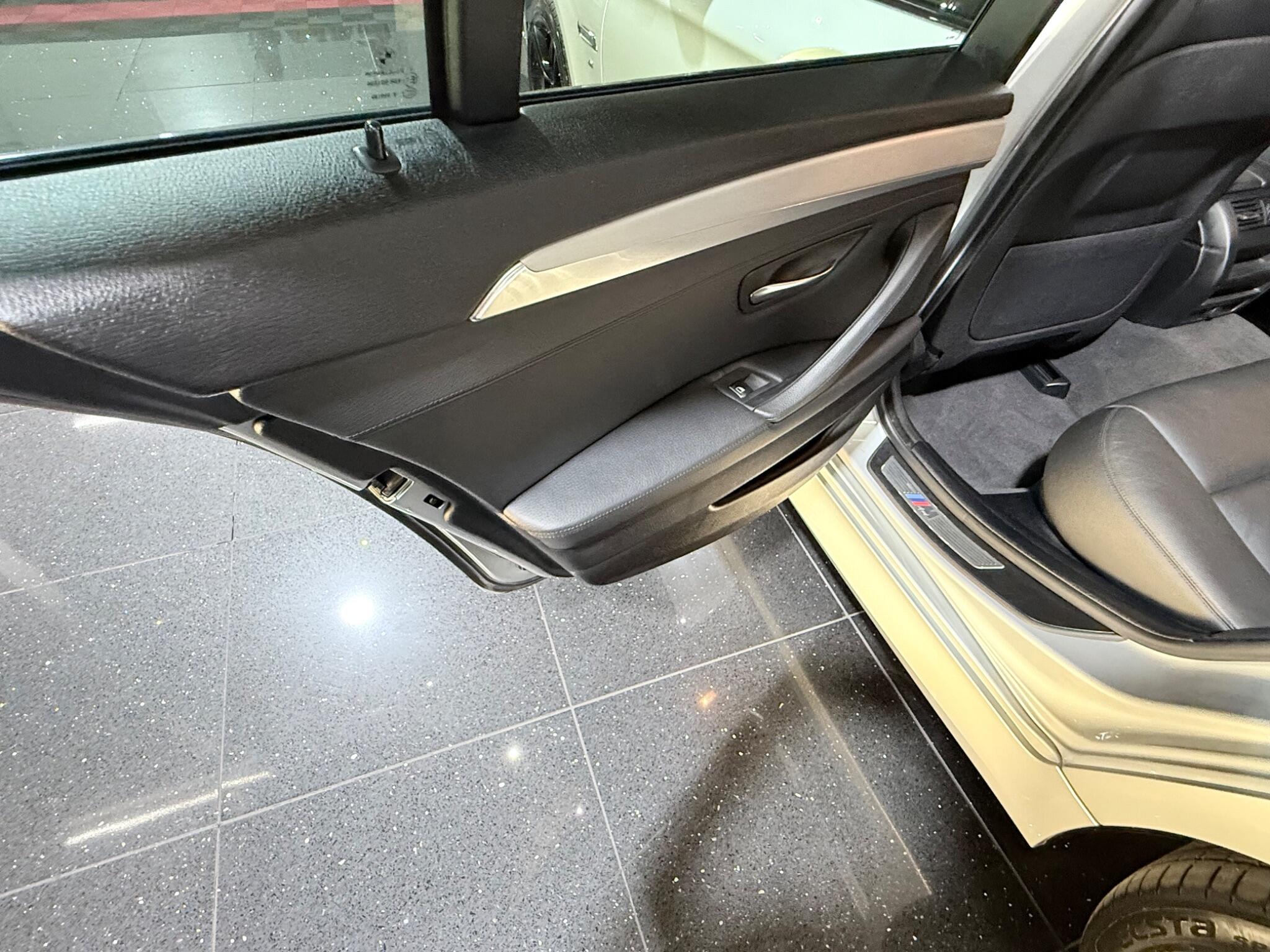 BMW 5 Series view 60