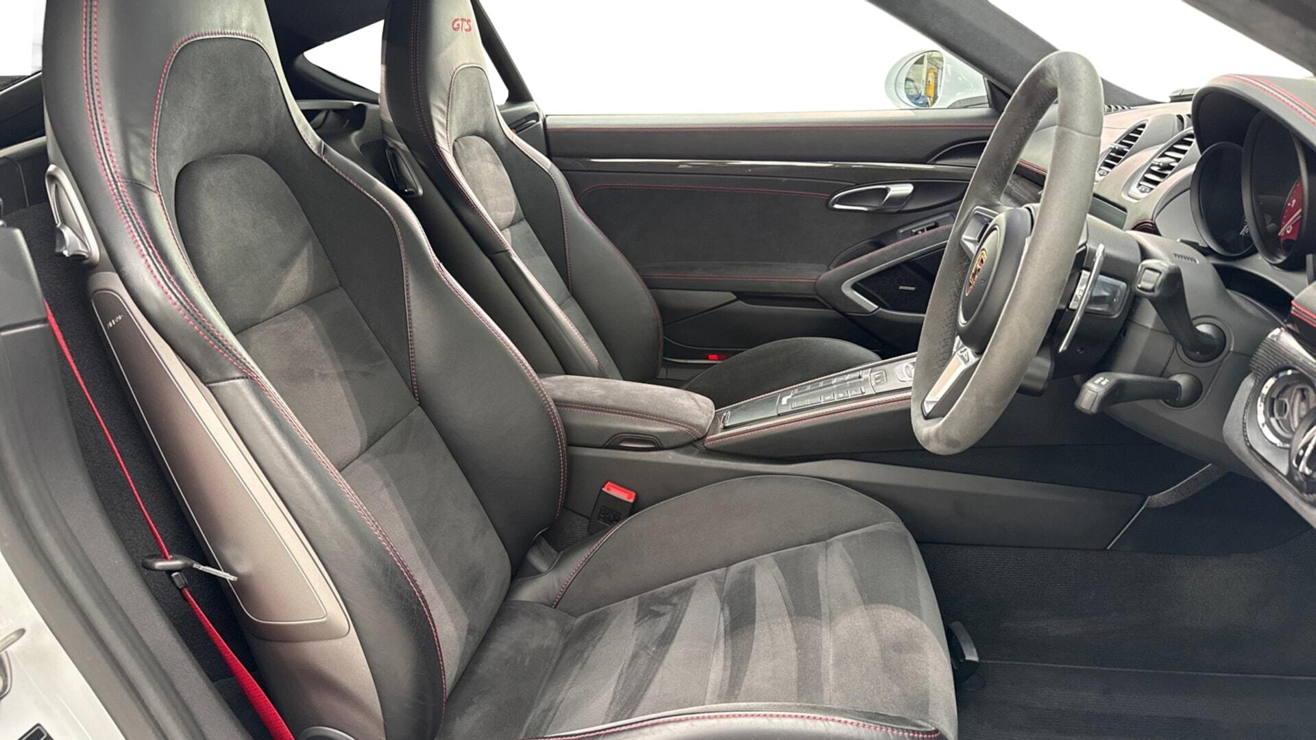 Porsche Cayman view 11