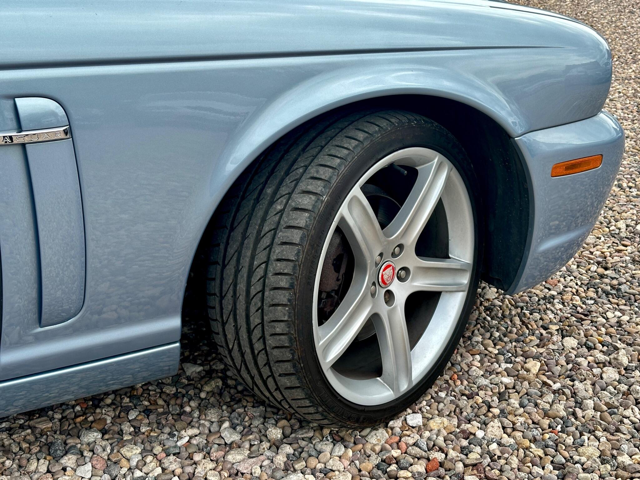 Jaguar XJ view 9