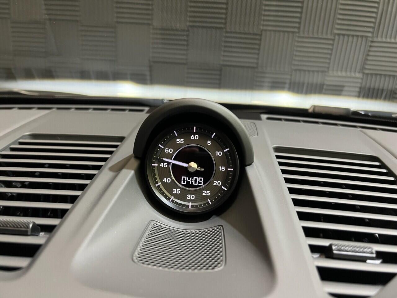 Porsche 911 view 17