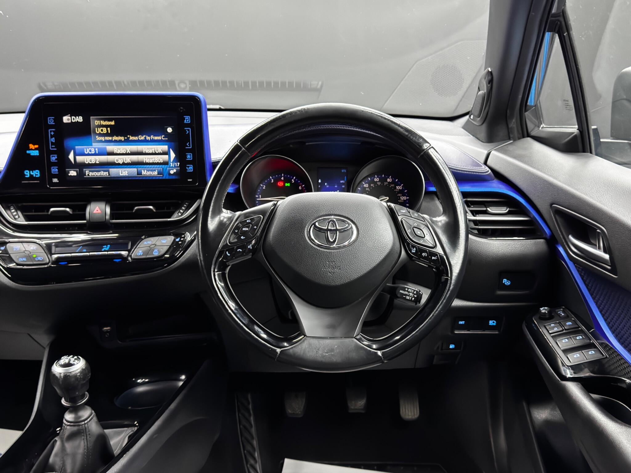Toyota C-HR view 18