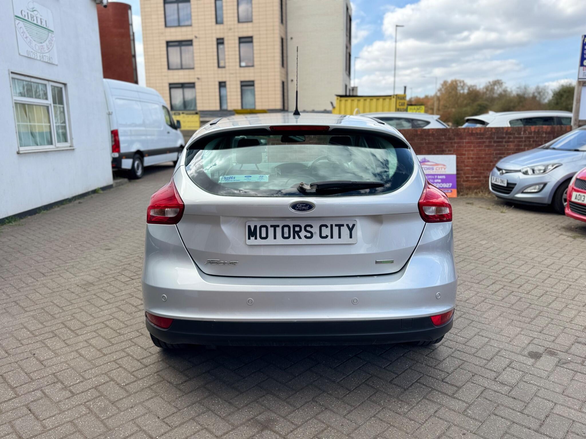 Ford Focus view 9