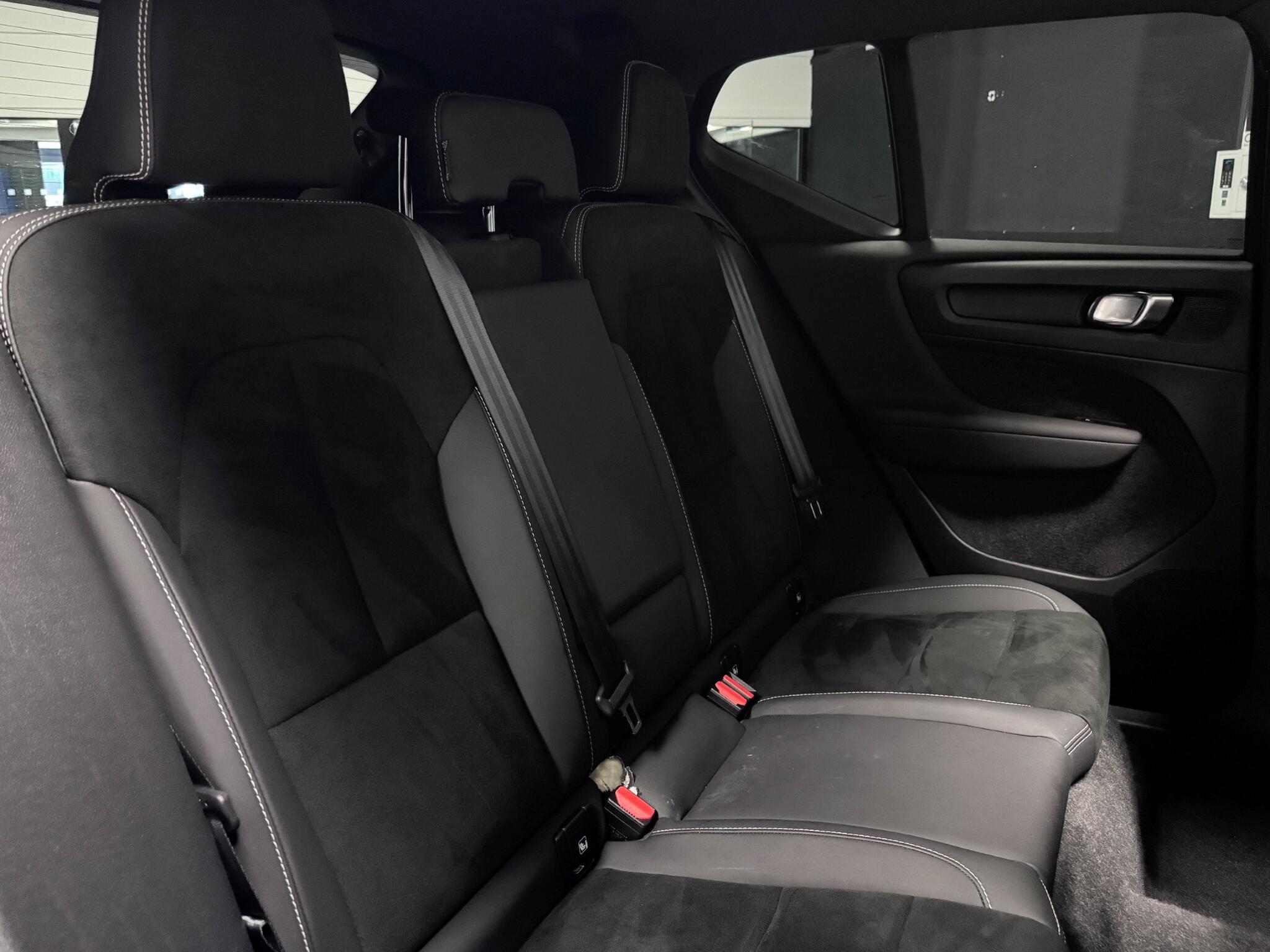 Volvo XC40 view 28