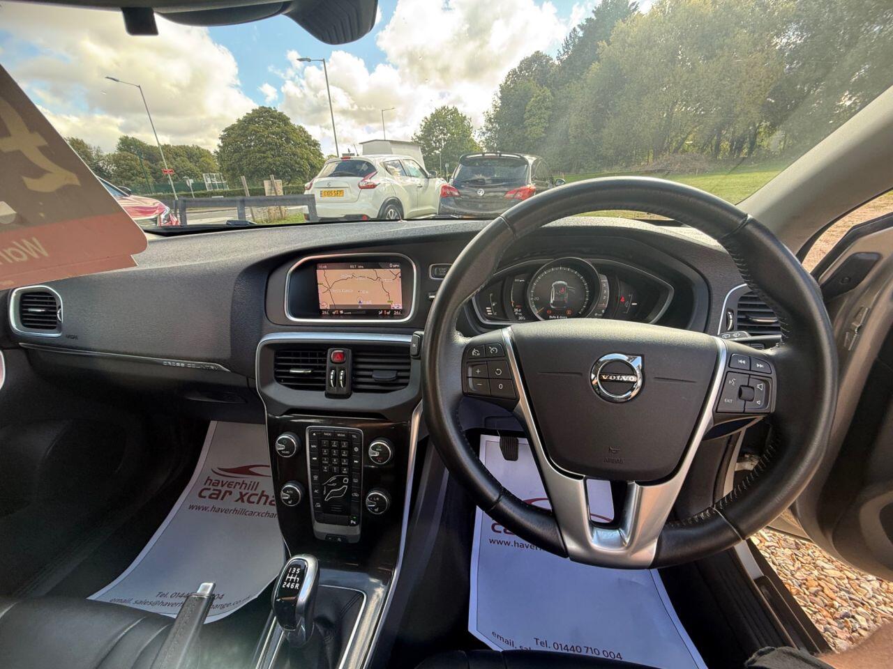Volvo V40 Cross Country view 14