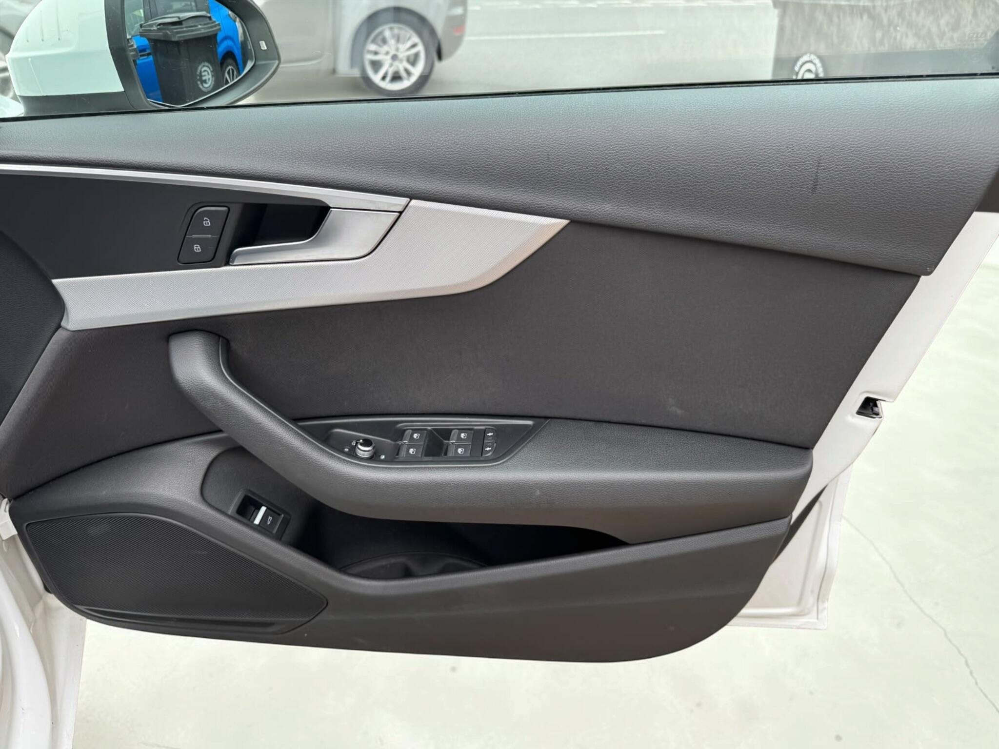 Audi A4 view 26