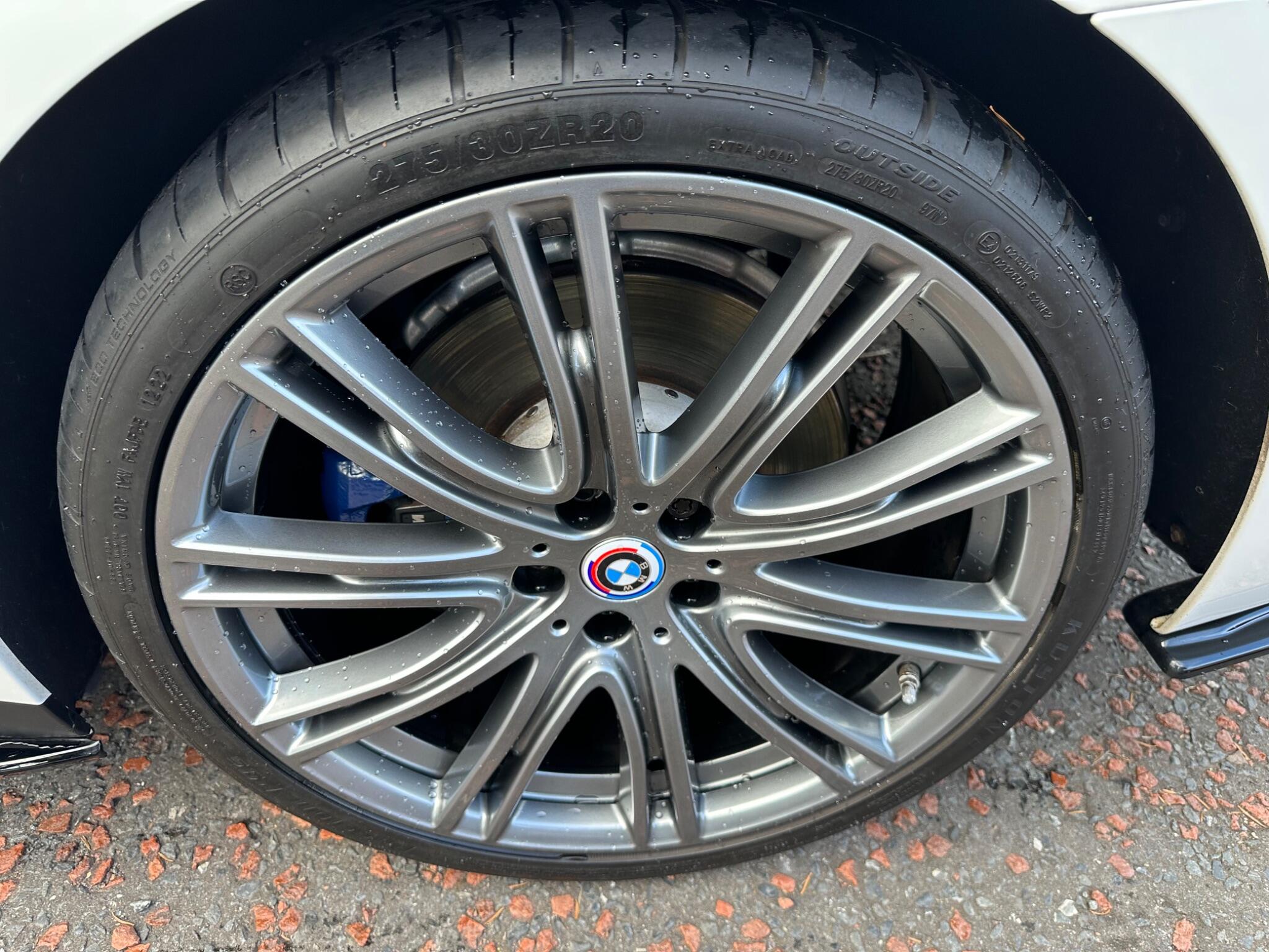 BMW 5 Series view 15