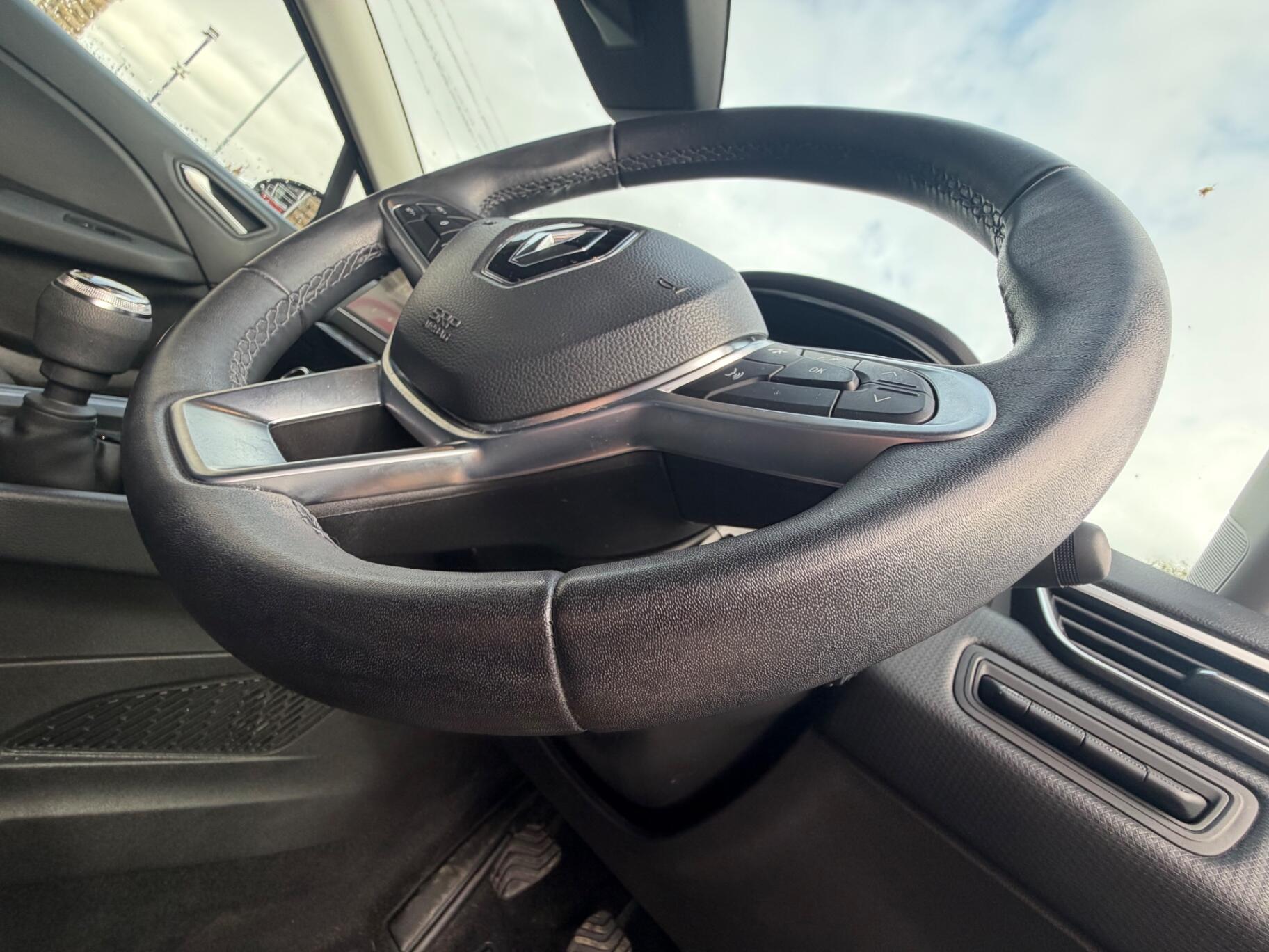 Renault Clio view 13