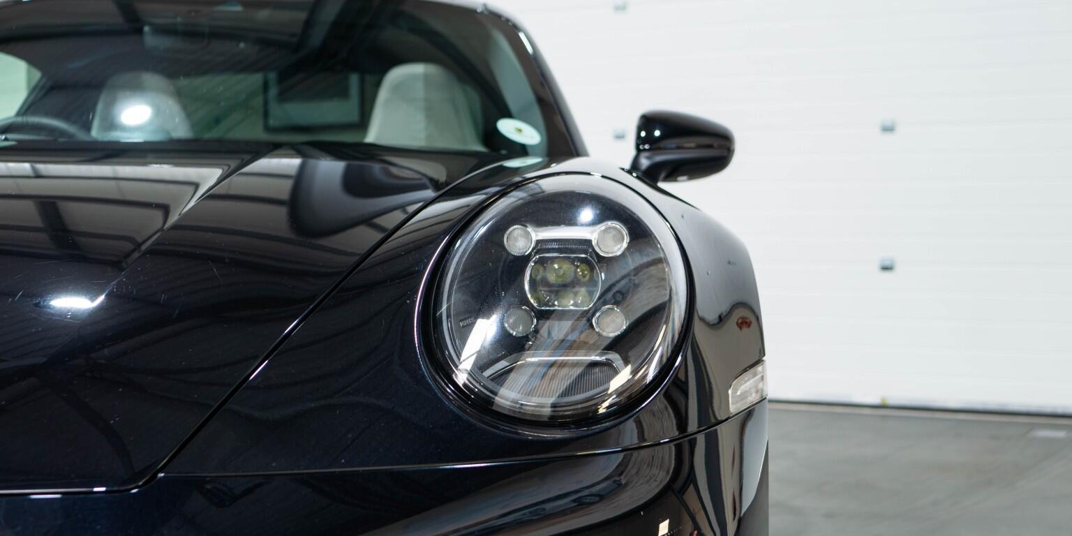 Porsche 911 view 45