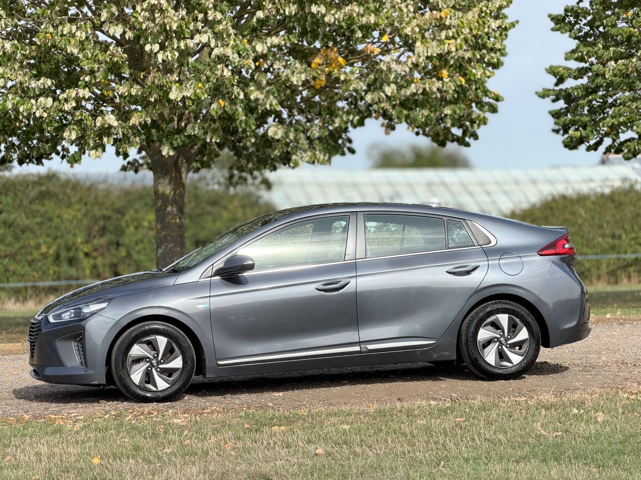 Hyundai Ioniq view 17