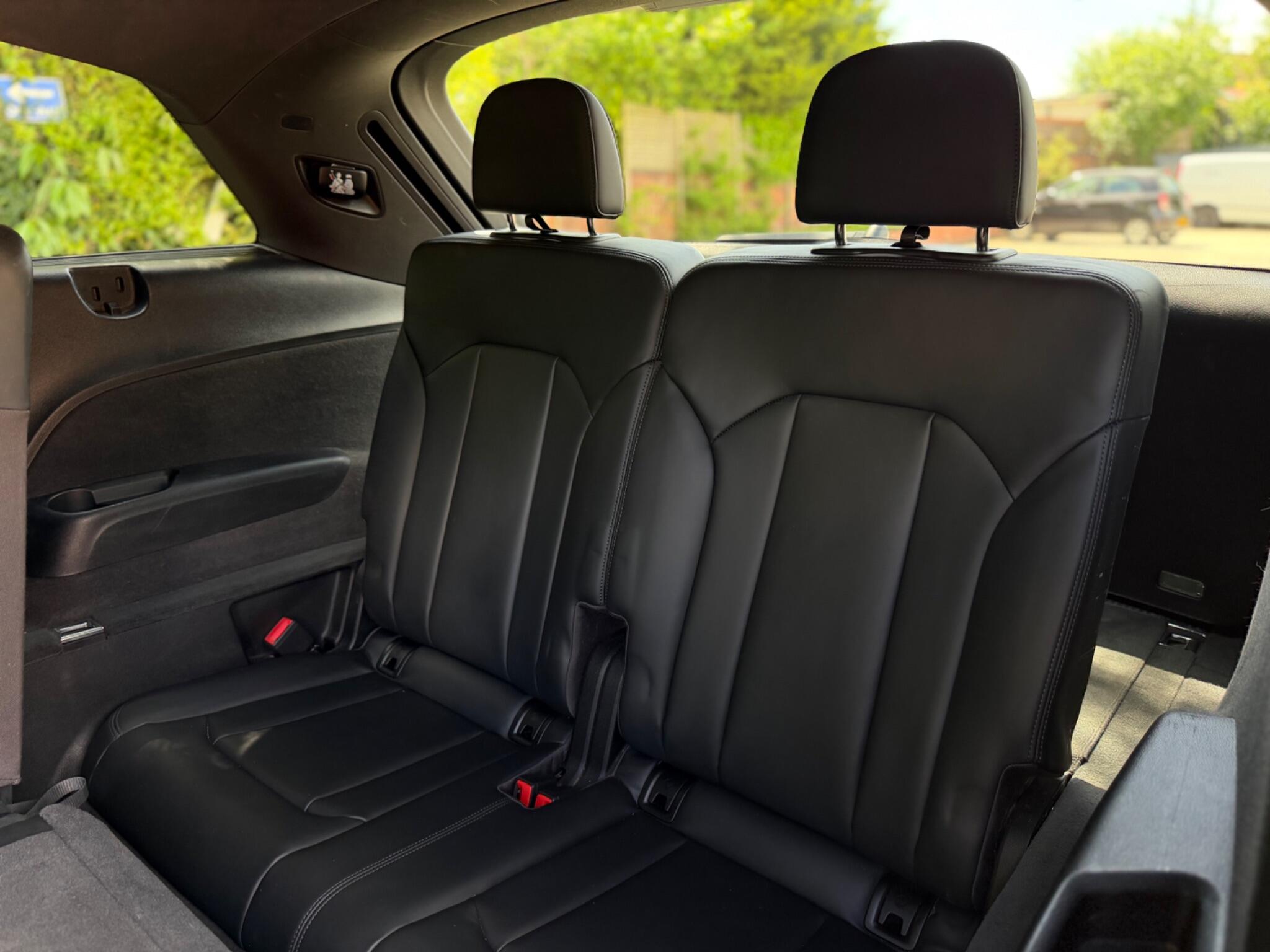 Audi Q7 view 18