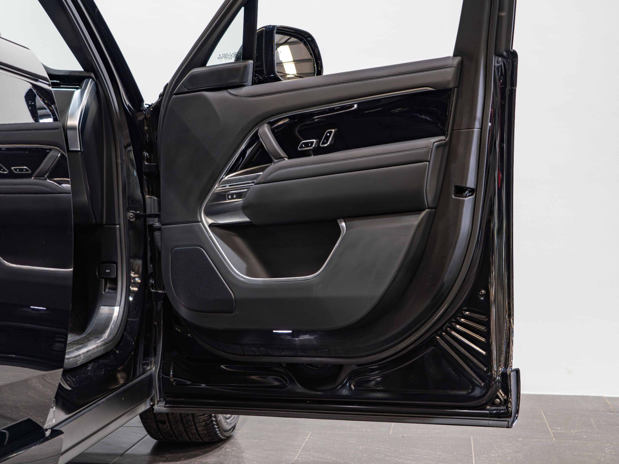 Land Rover Range Rover view 23