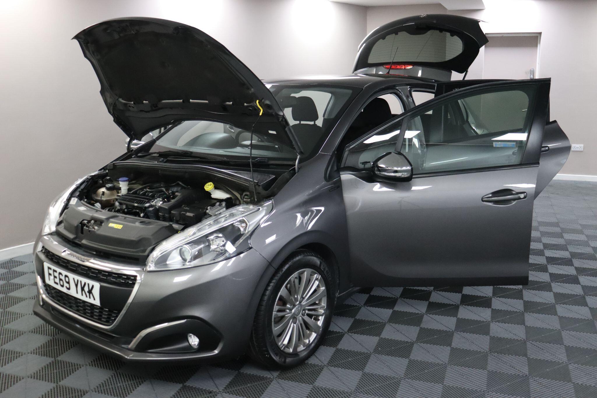 Peugeot 208 view 16