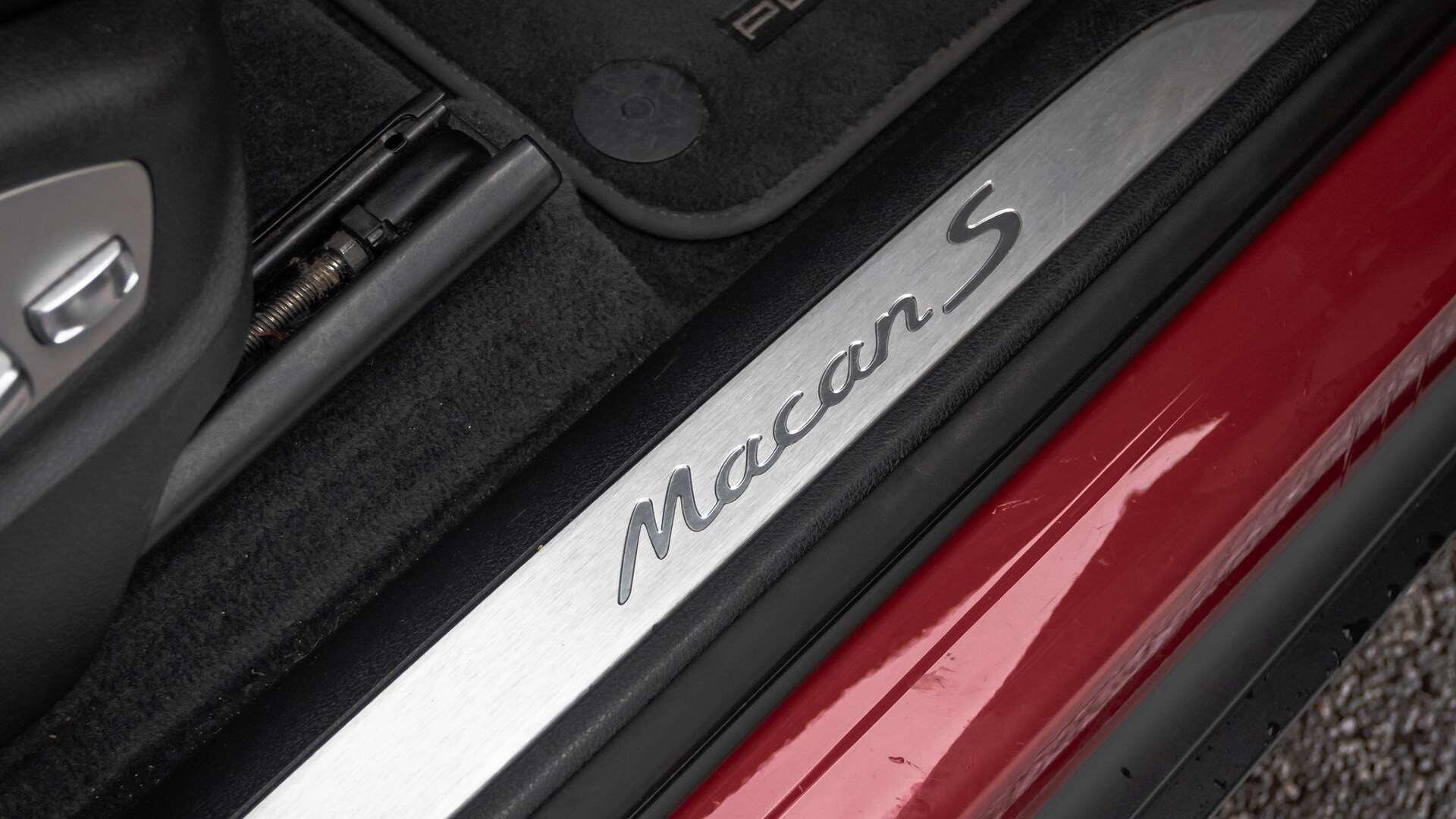Porsche Macan view 31