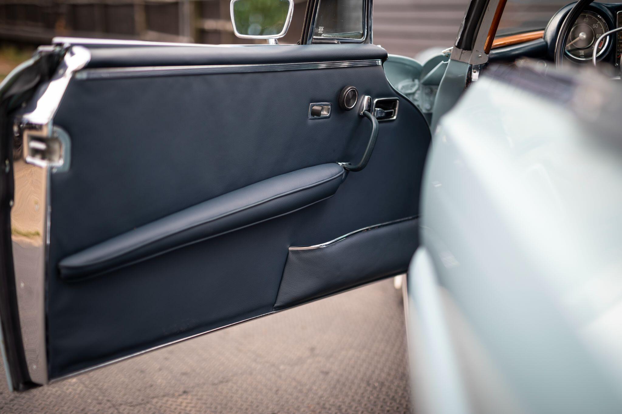 Mercedes-Benz 280 view 24