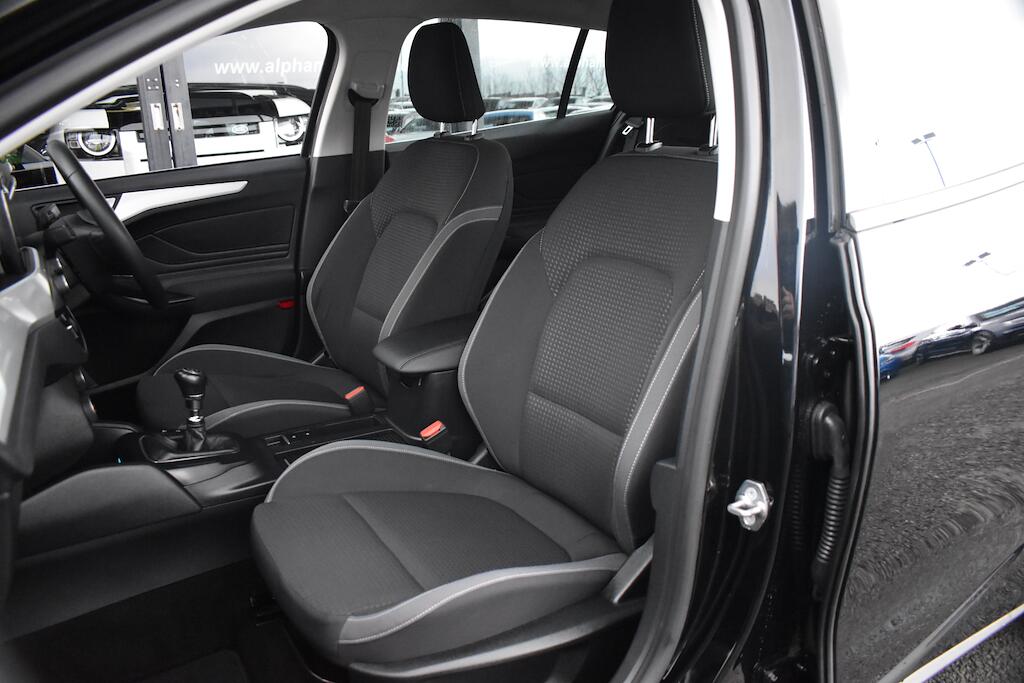 Ford Focus view 12