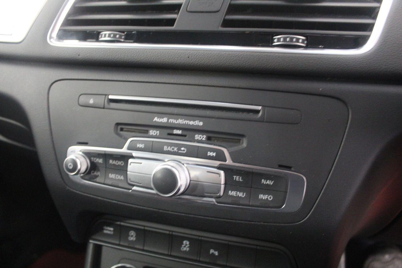 Audi Q3 view 42