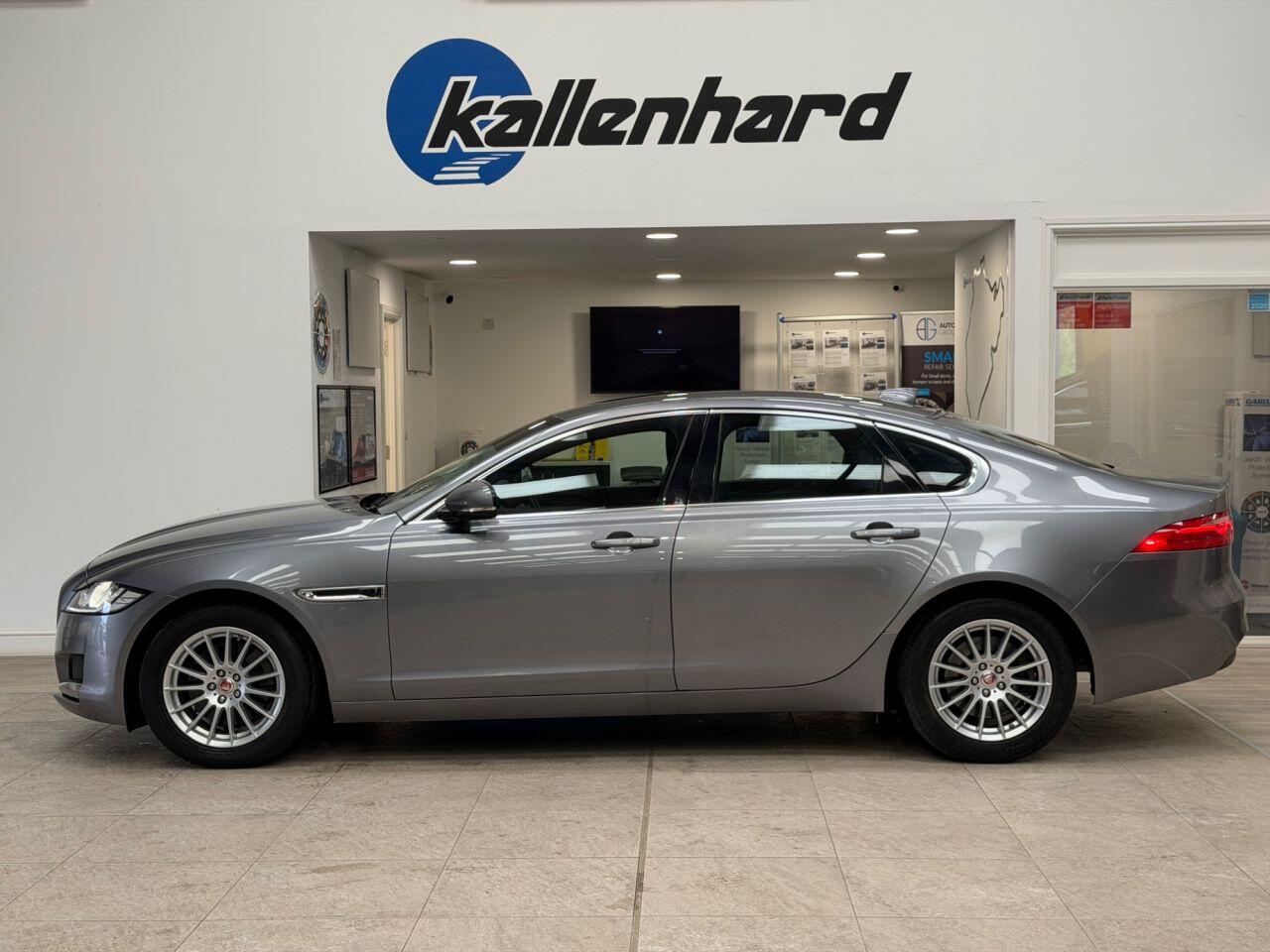 Jaguar XF view 16