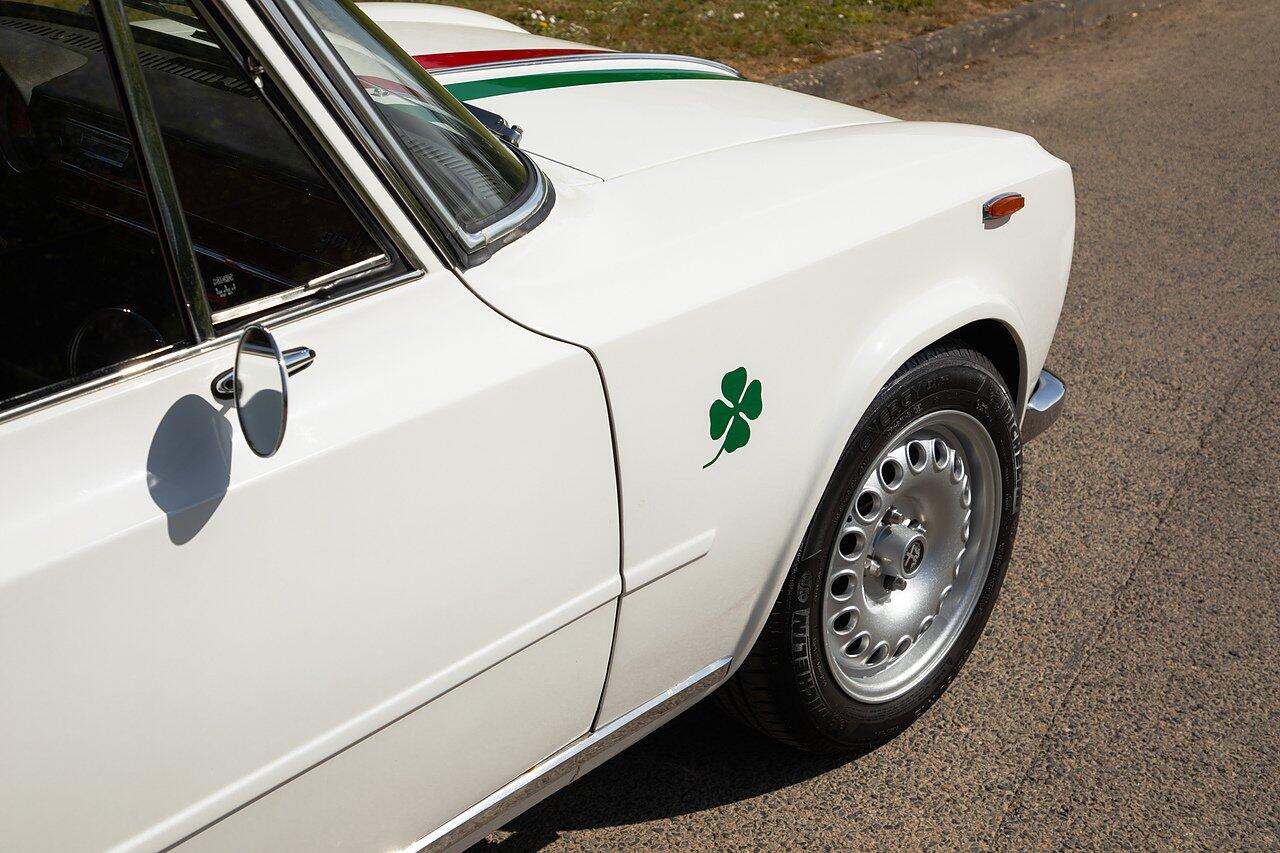 Alfa Romeo Giulia view 88