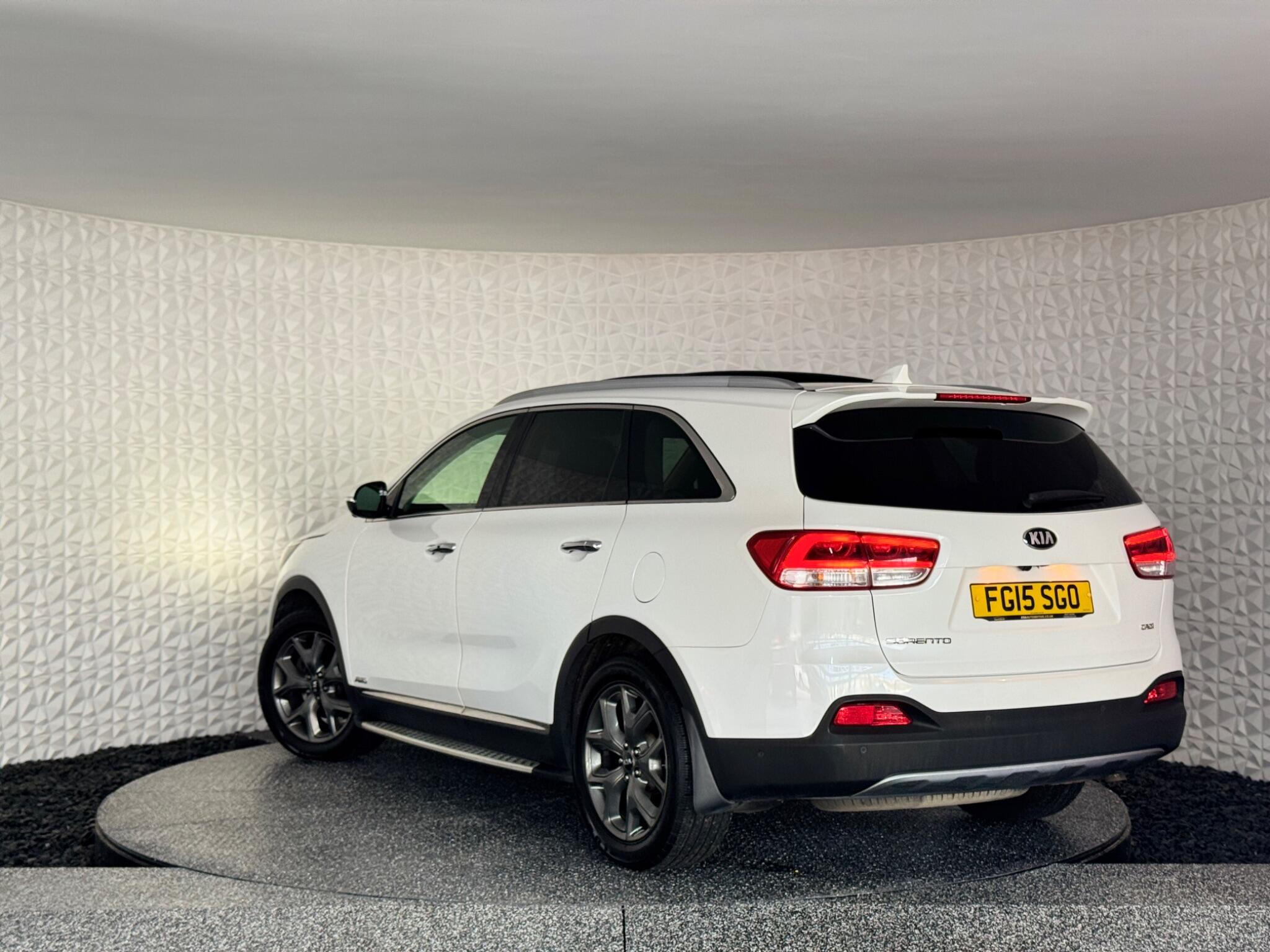 Kia Sorento view 3